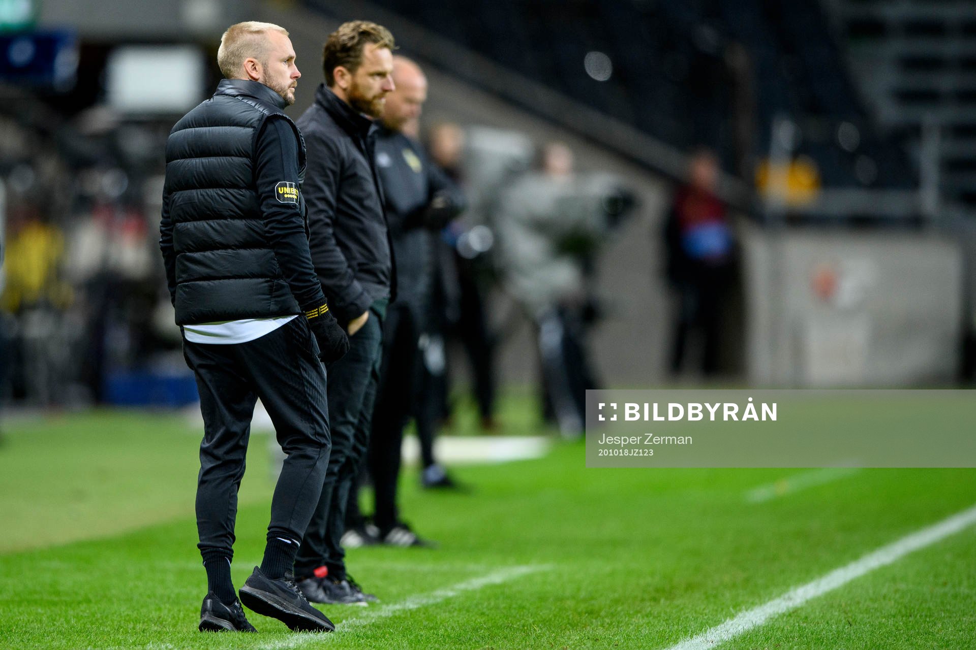 AIK:s assisterande tränare Patric Jildefalk och tränare Bartosz Grzelak under fotbollsmatchen i Allsvenskan mellan AIK och IFK Göteborg den 18 oktober 2020 i Stockholm.