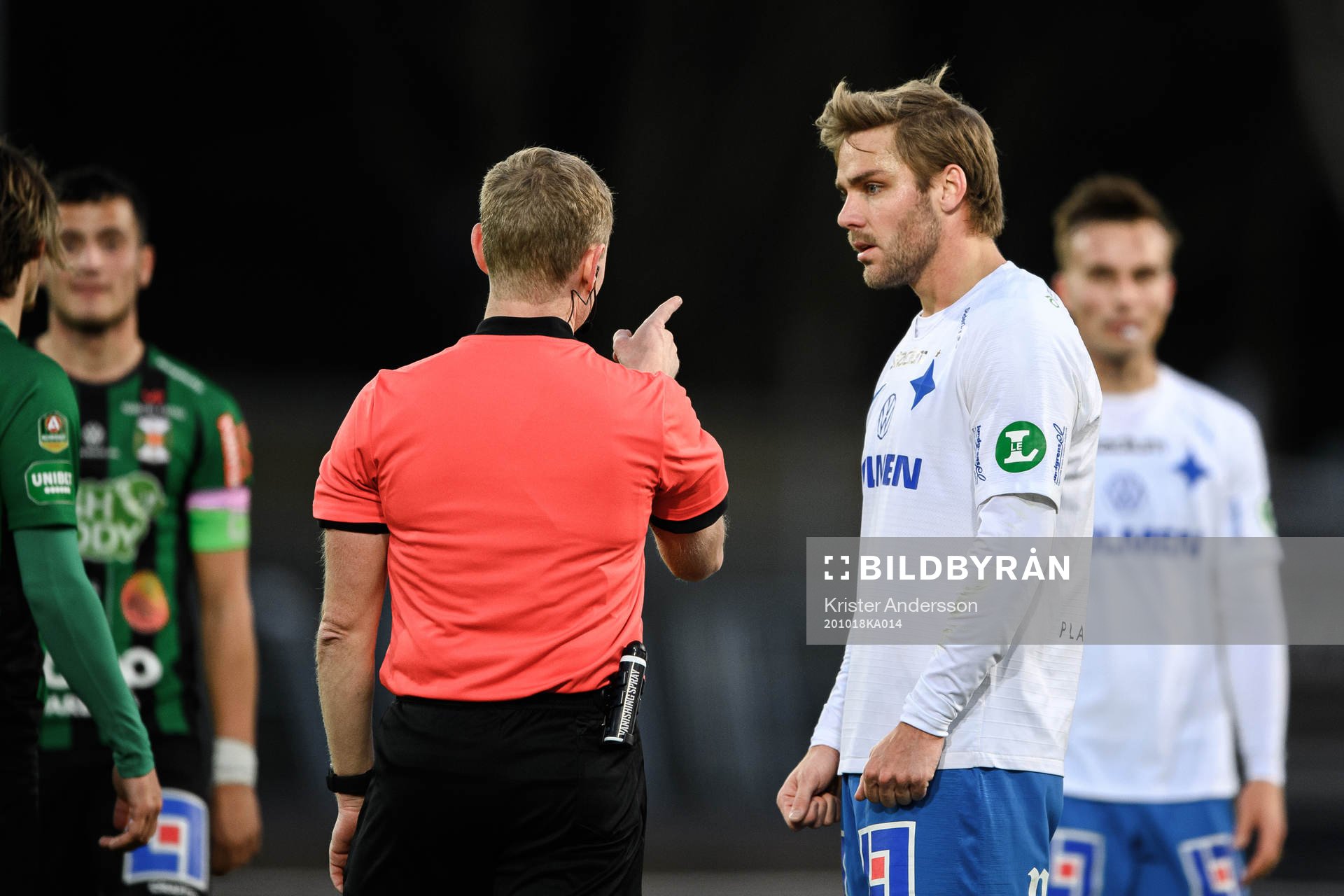 IFK Norrköpings Christoffer Nyman i samtal med Domare