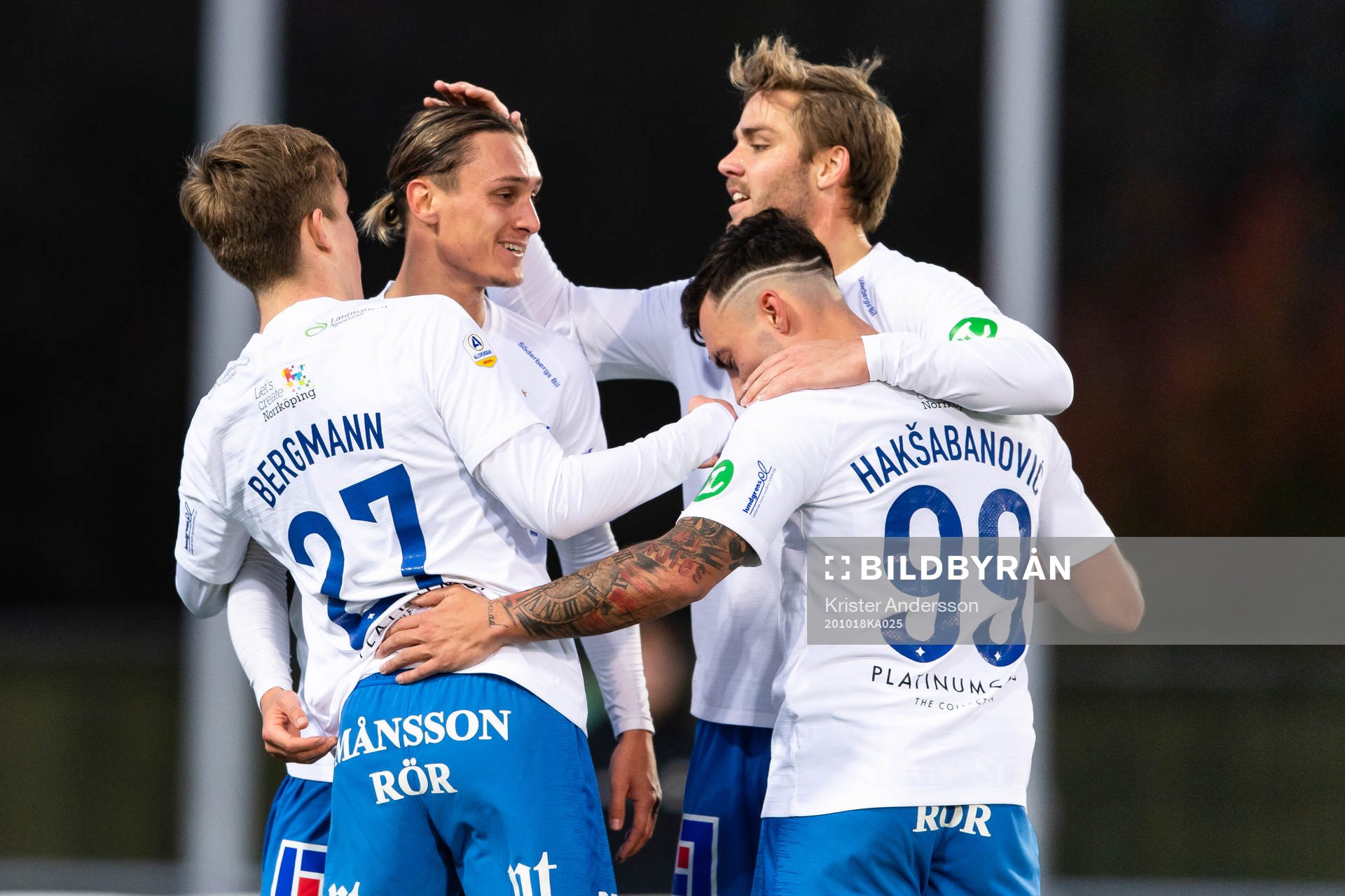 IFK Norrköpings Jonathan Levi jublar med lagkamrater