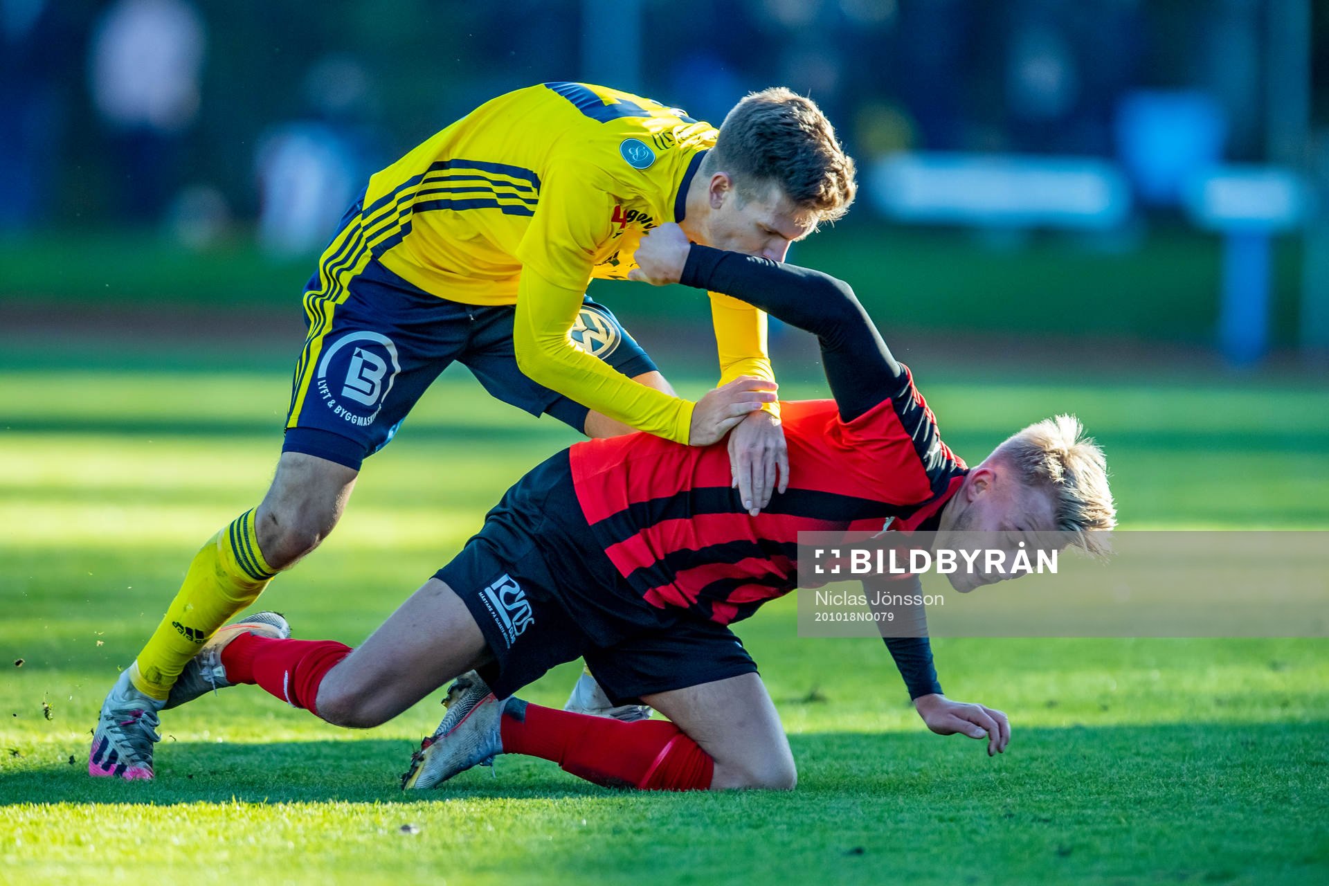 Ängelholms Niklas Svensson ikamp med Eslöv Jens Lynard