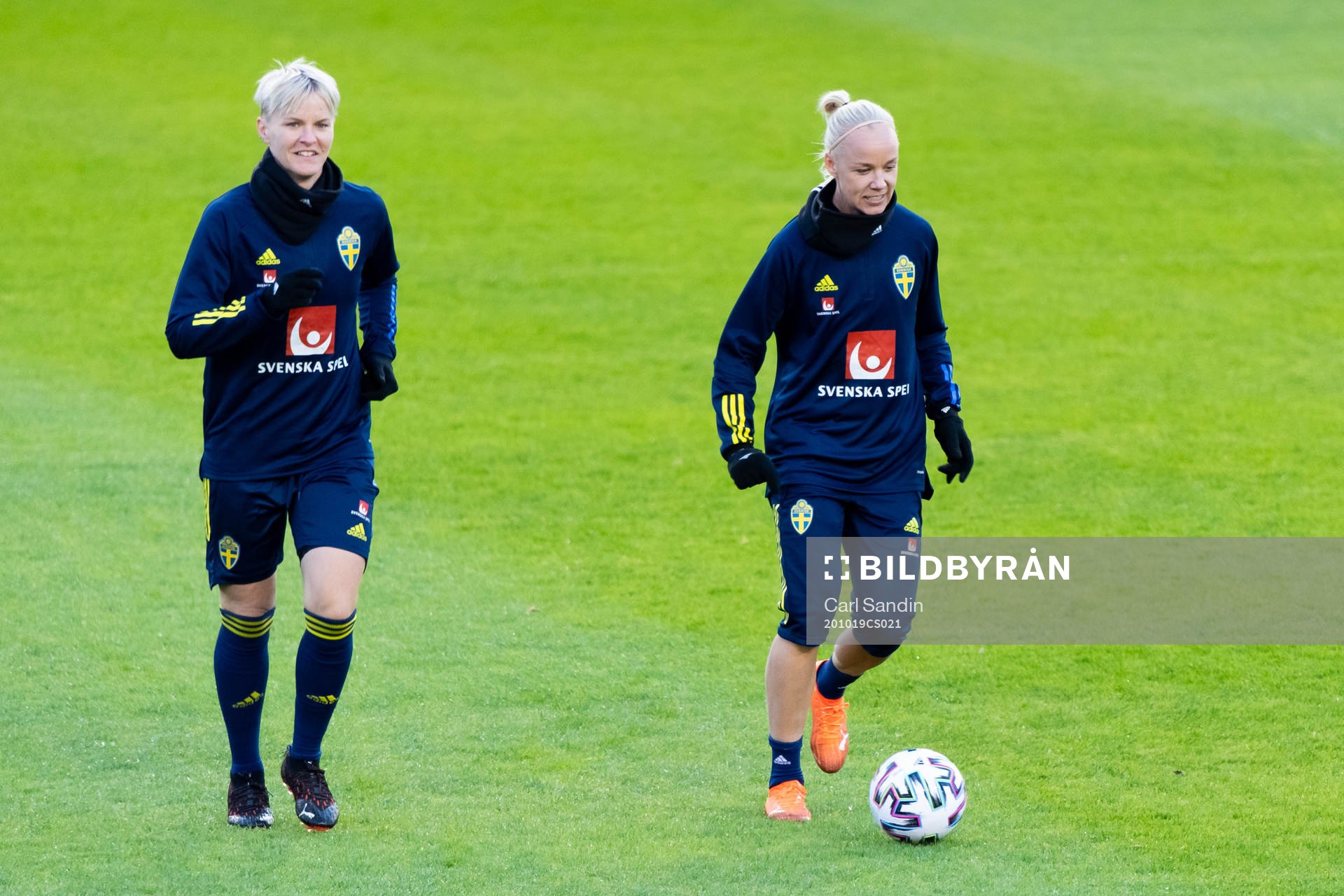 Nilla Fischer and Caroline Seger