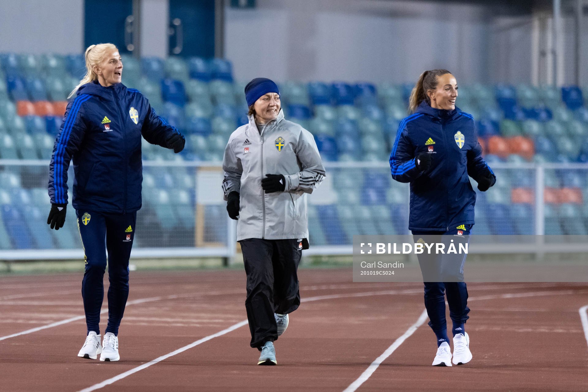 Sofia Jakobsson, physiology therapist Annica Näsmark and Kosovare Asllani during a training session with the Swedish women's national football team on October 19, 2020 in Gothenburg.