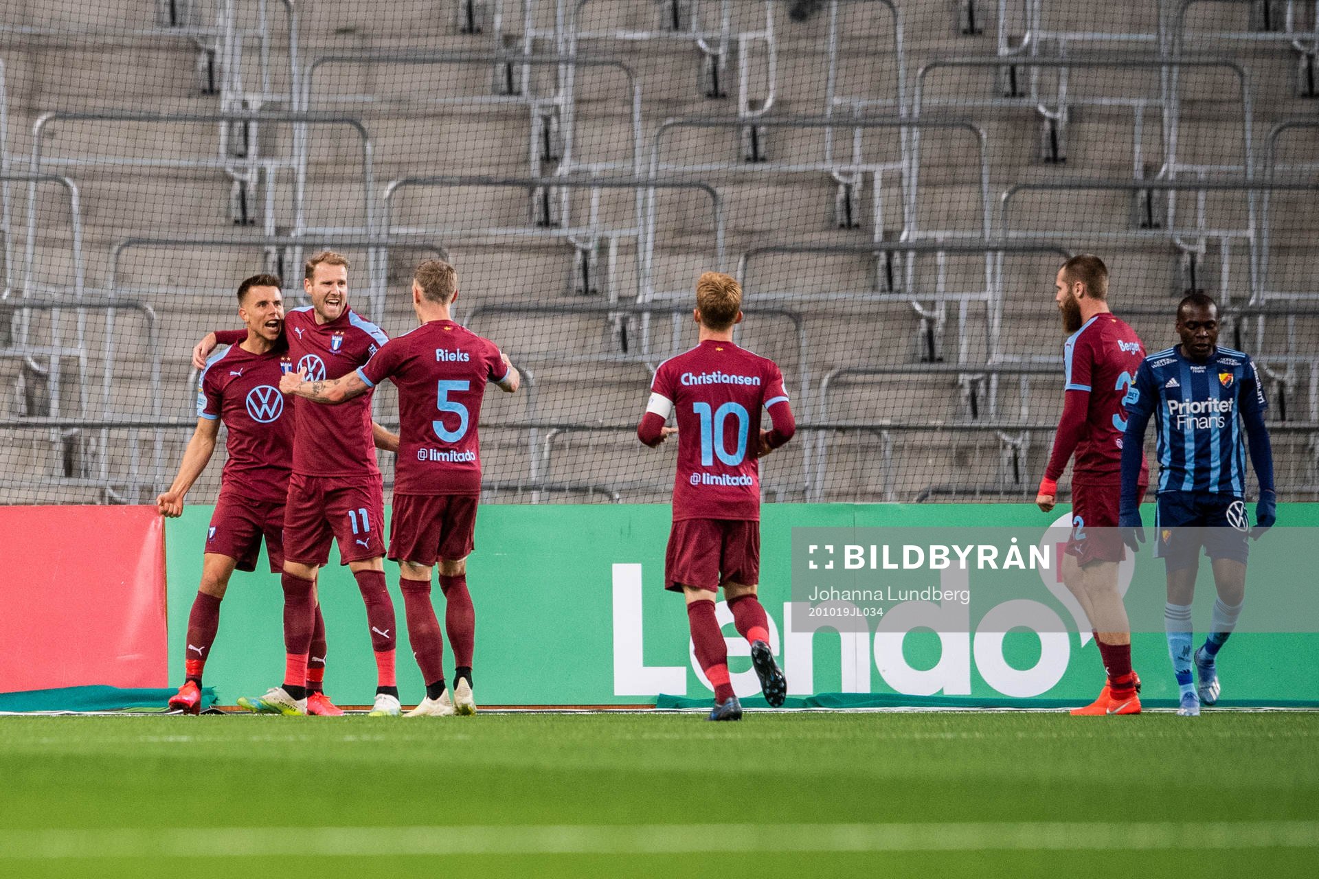 Malmö FFs Ola Toivonen jublar med lagkamrater
