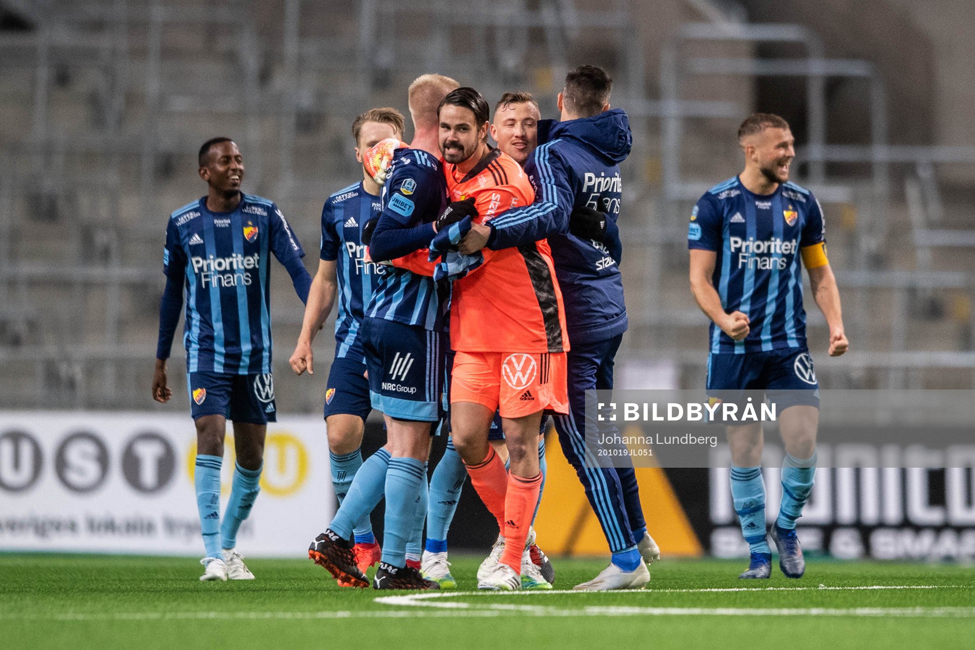 Djurgårdens målvakt Tommi Vaiho och Kalle Holmberg jublar