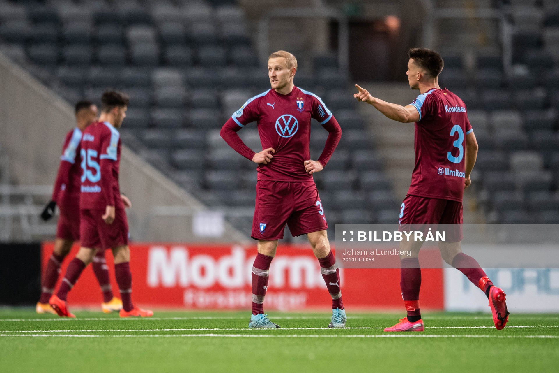 Malmö FFs Franz Brorsson och Jonas Knudsen  deppar