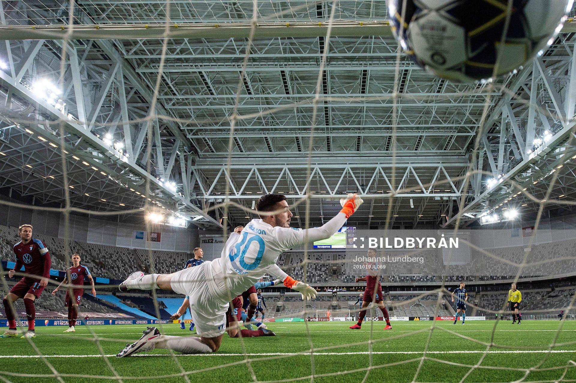 Malmö FFs målvakt Marko Johansson släpper in 1-2 av