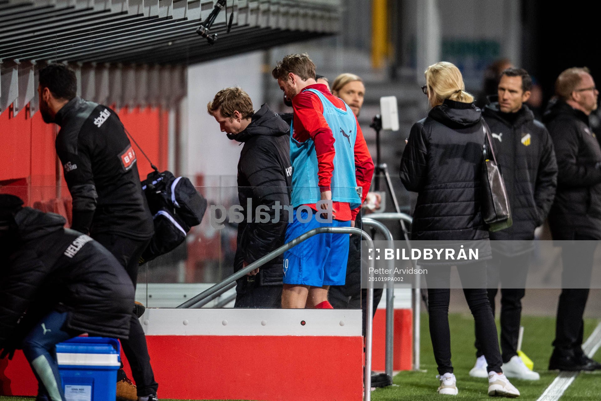 Helsingborgs Rasmus Jönsson lämnar planen