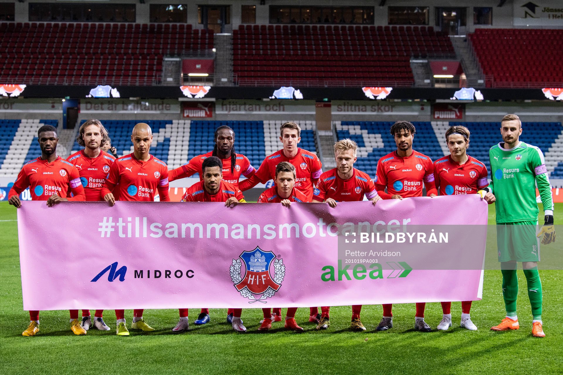 Helsingborgs med en banderoll om bröstcancer