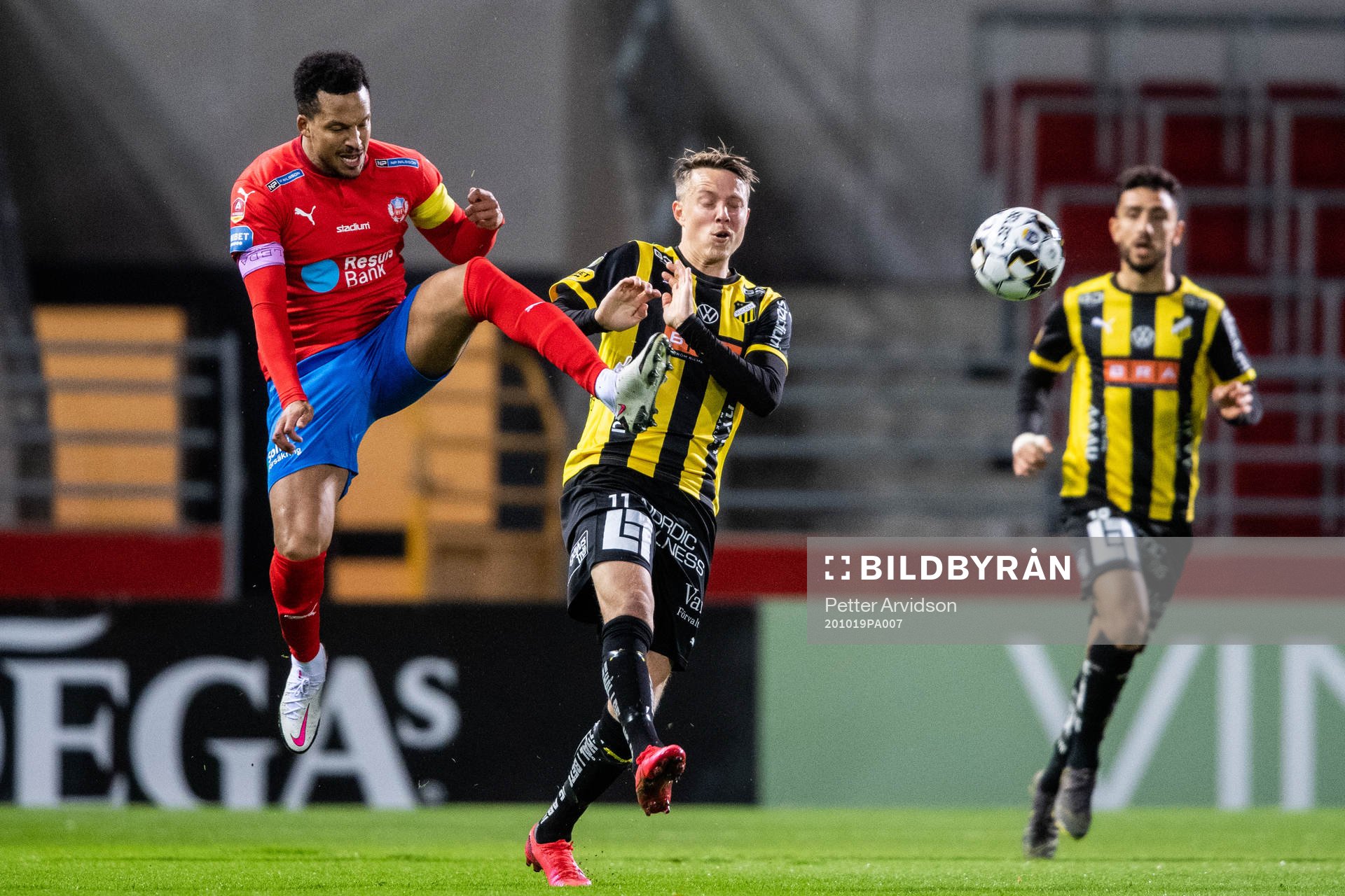 Helsingborgs Martin Olsson och Häckens Viktor Lundberg