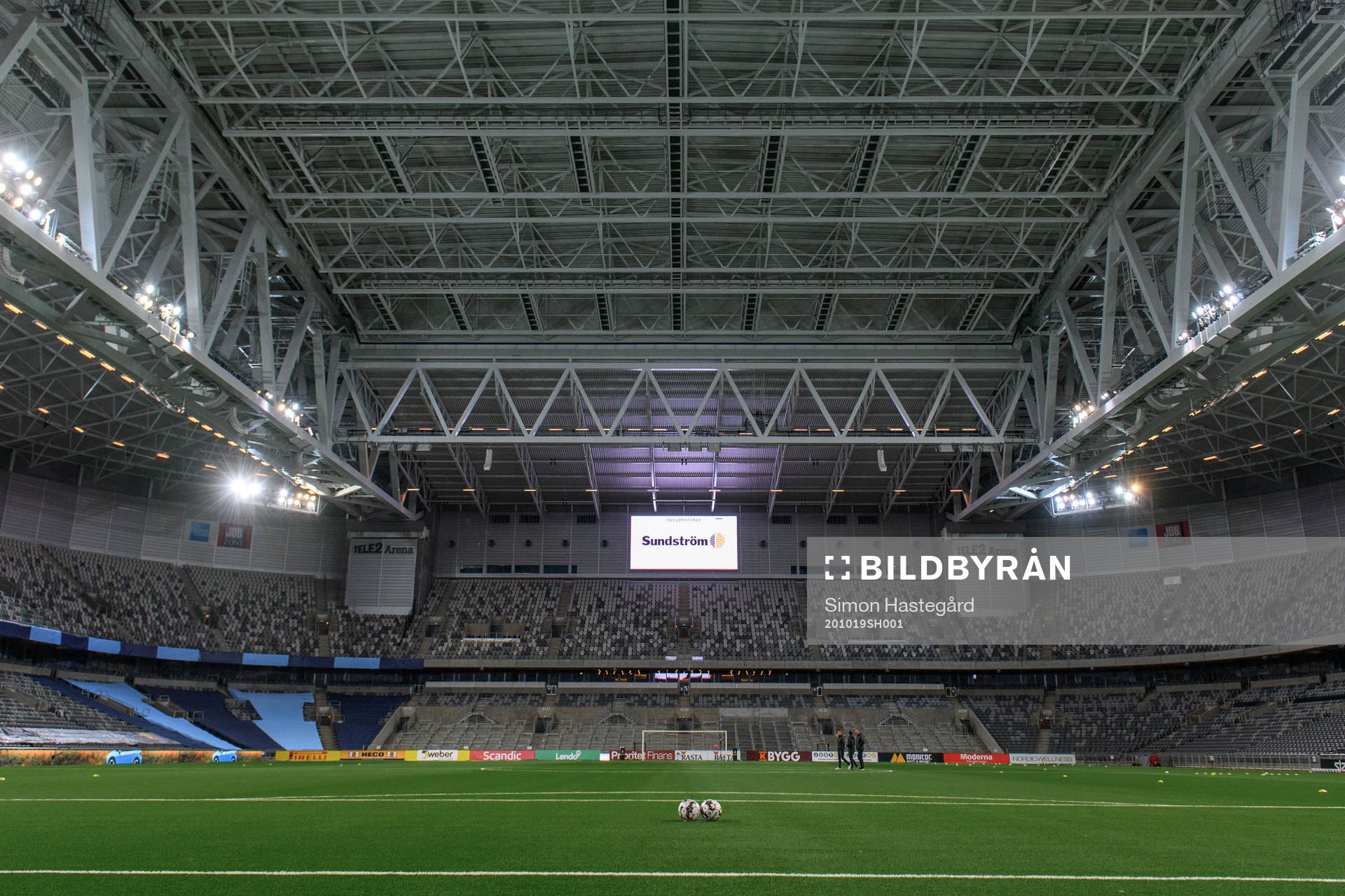 Stängt tak på Tele2 Arena