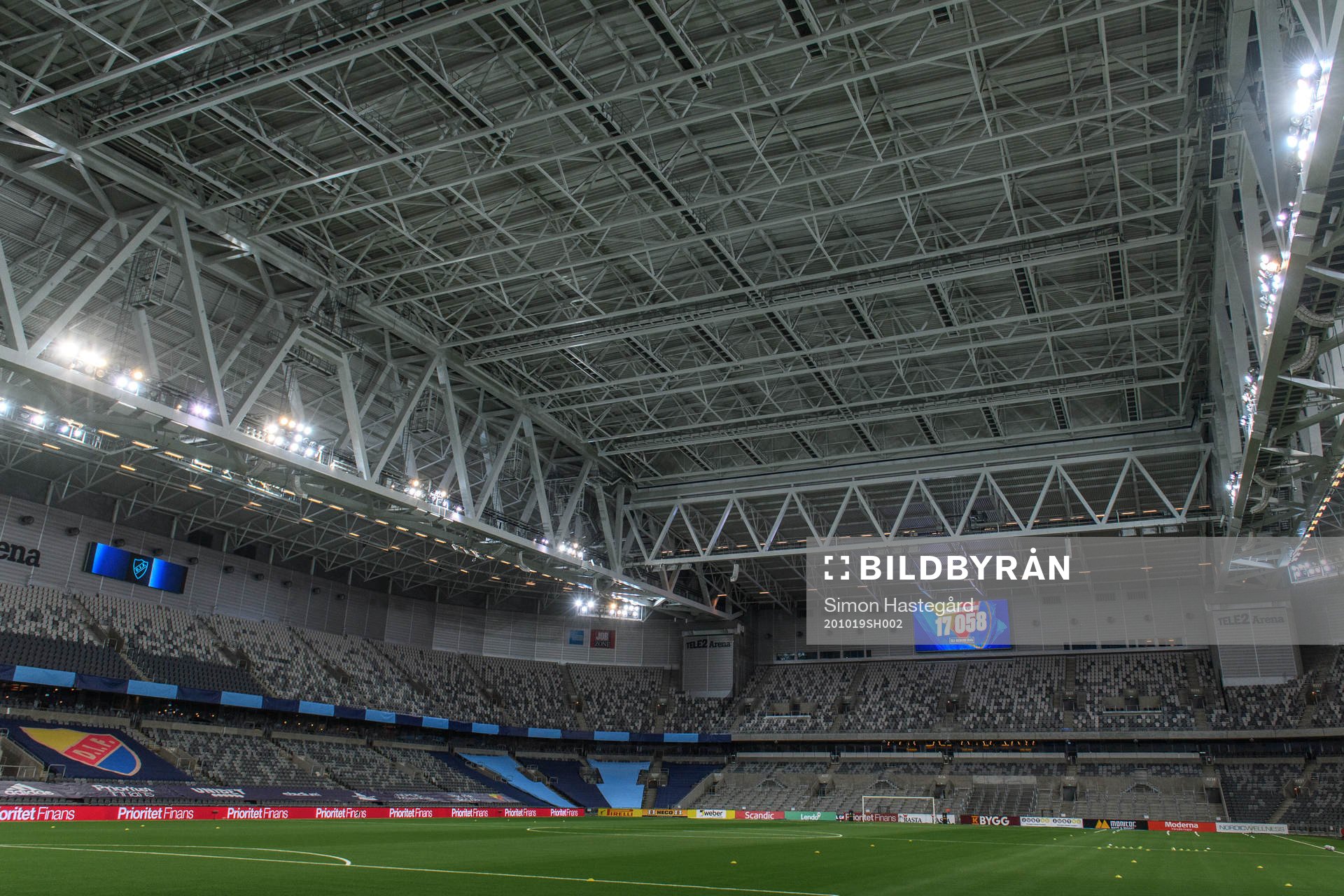 Stängt tak på Tele2 Arena