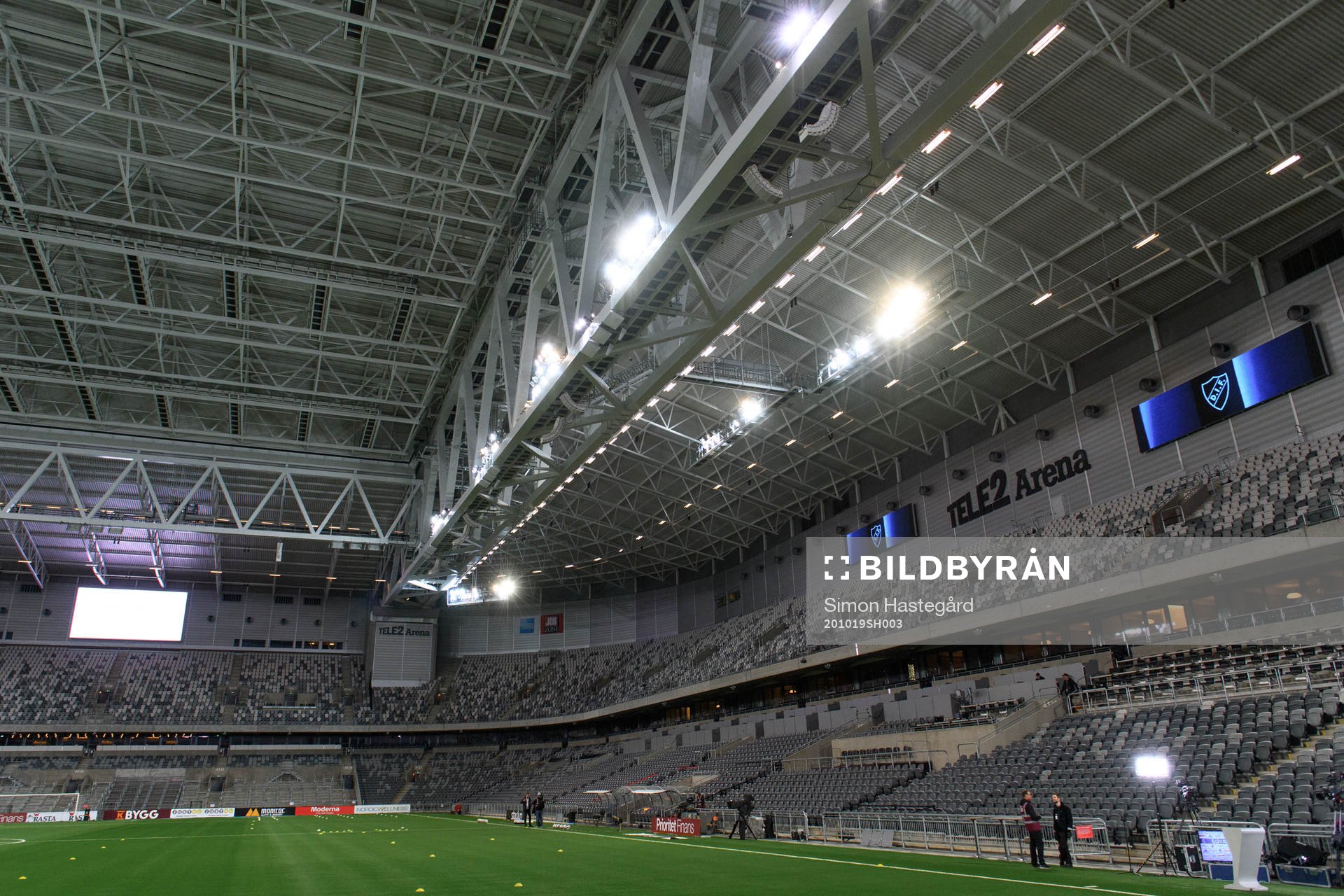 Stängt tak på Tele2 Arena