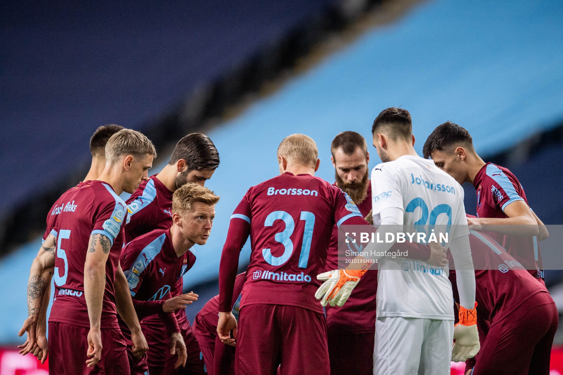 Malmö FFs Anders Christiansen med lagkamrater i en ring