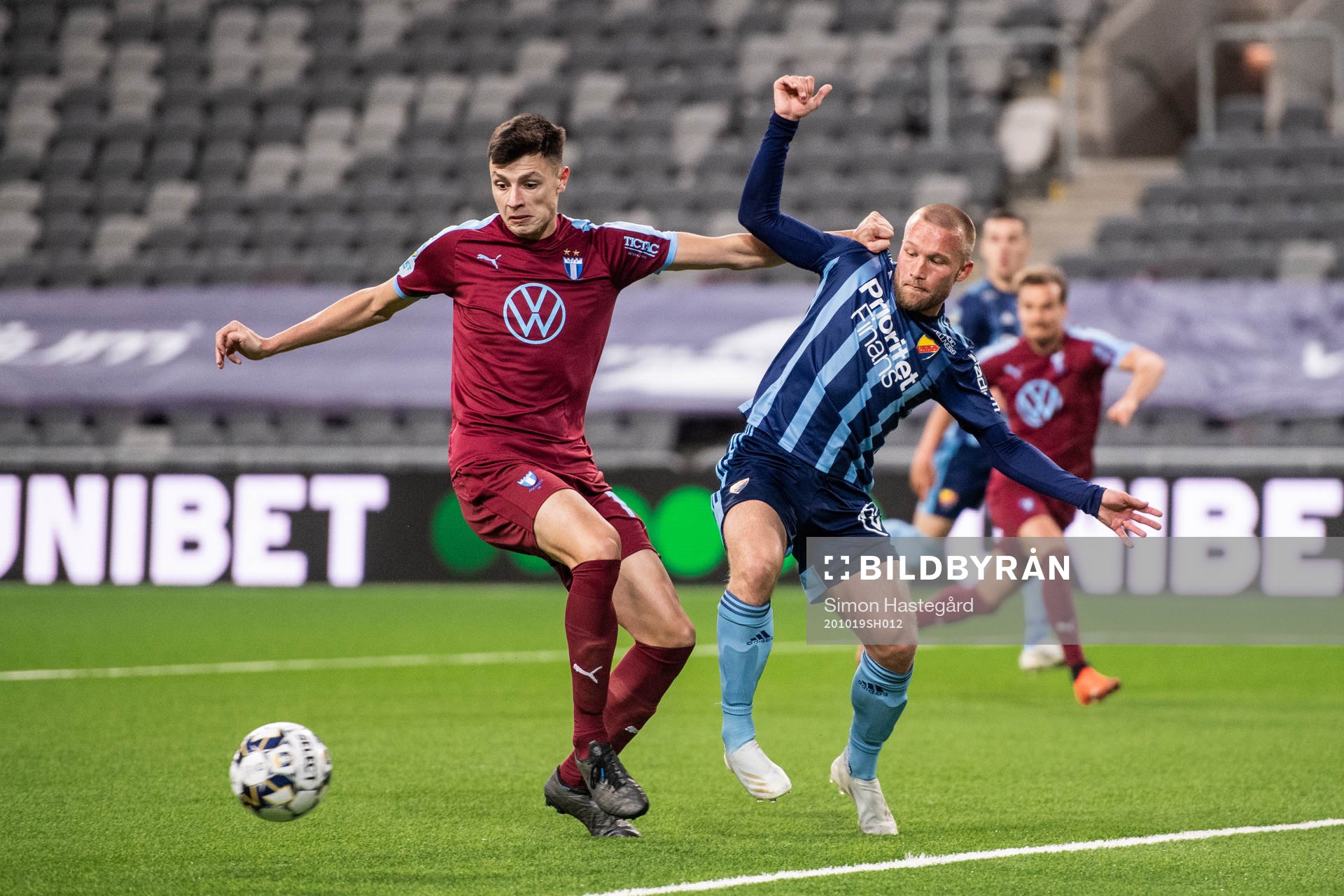 Malmö FFs Anel Ahmedhodzic och Djurgårdens Nicklas