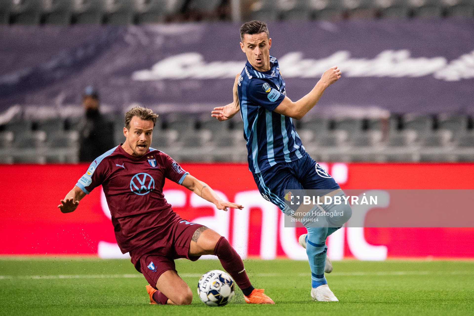 Malmö FFs Eric Larsson och Djurgårdens Haris Radetinac