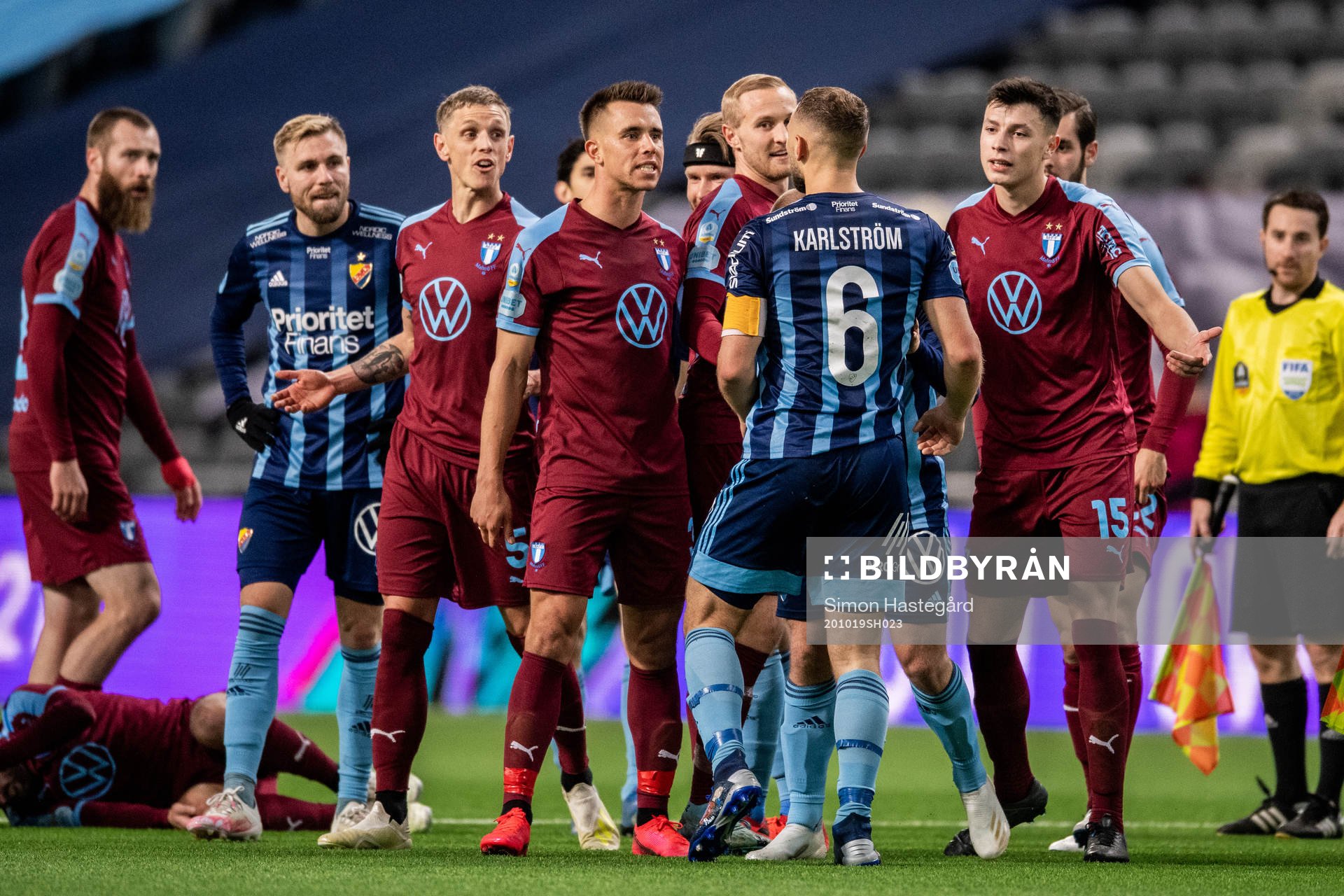 Malmö FFs Jonas Knudsen och Anel Ahmedhodzic i en