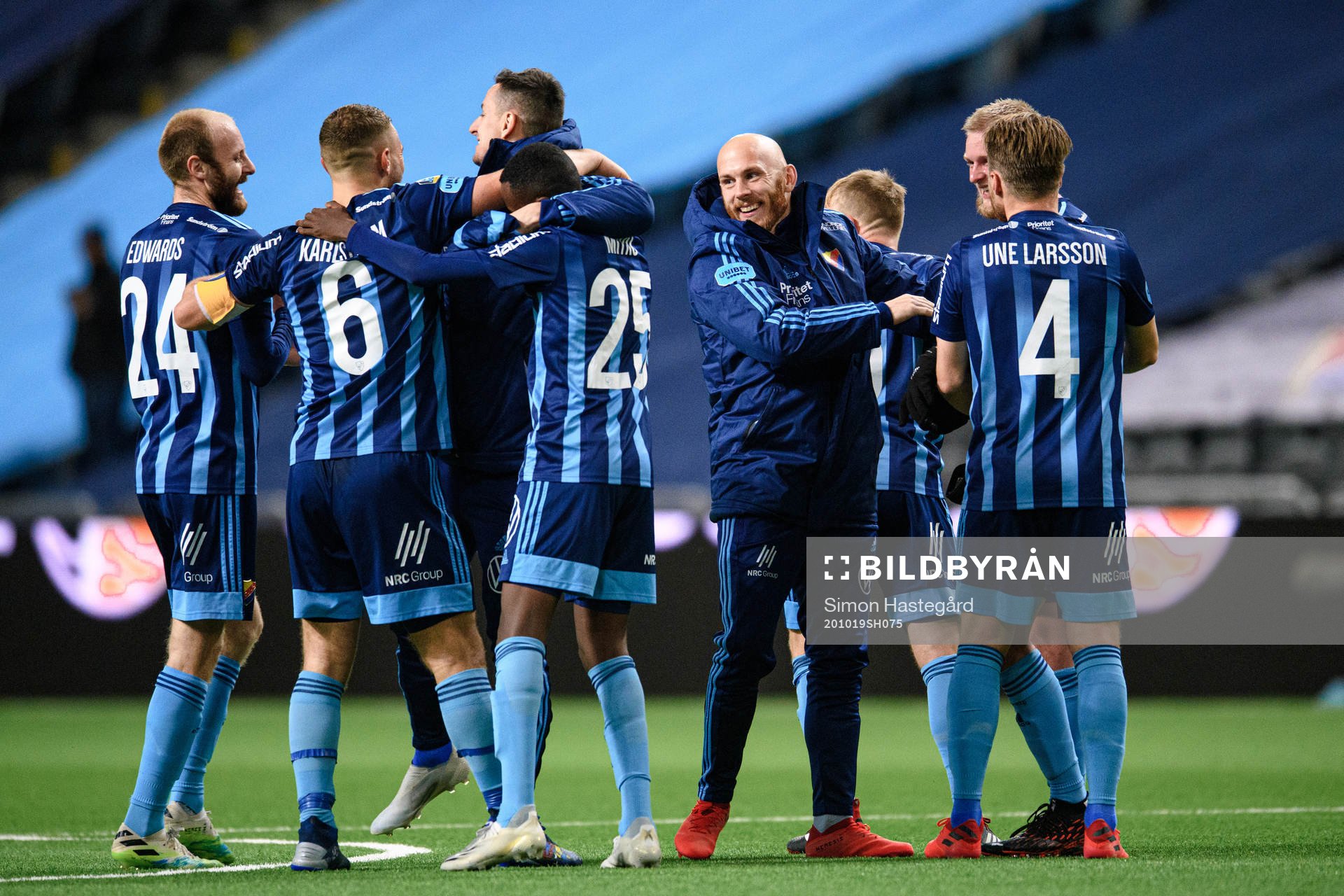 Djurgårdens Magnus Eriksson jublar med lagkamrater