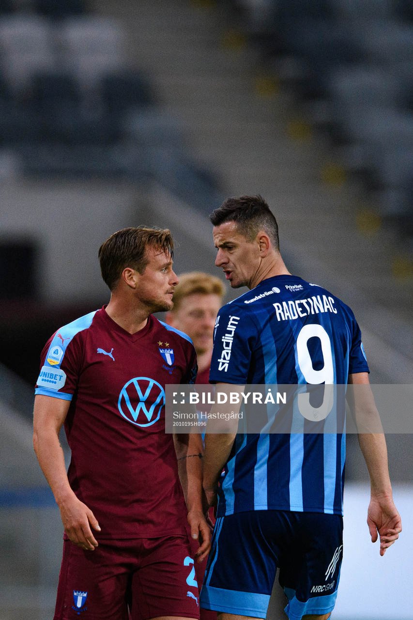 Malmö FFs Eric Larsson och Djurgårdens Haris Radetinac