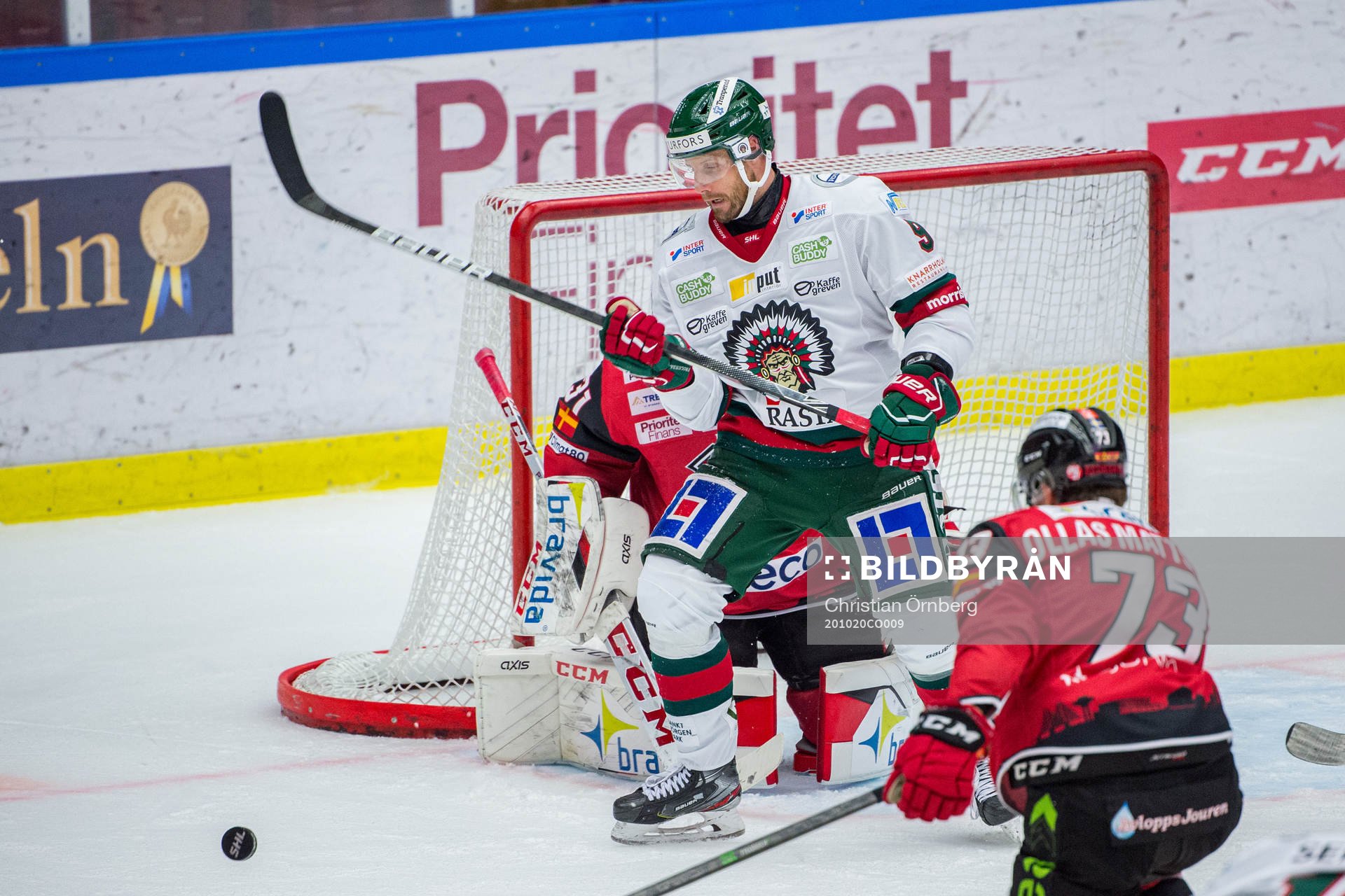 Frölundas Jan Mursak oroar framför Malmö Redhawks