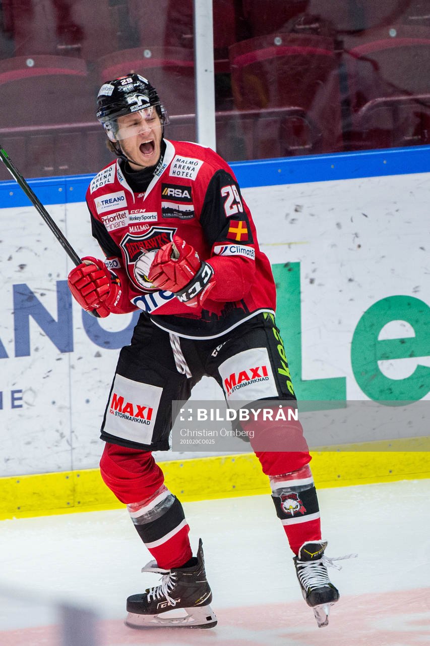 Malmö Redhawks Eric Engstrand jublar