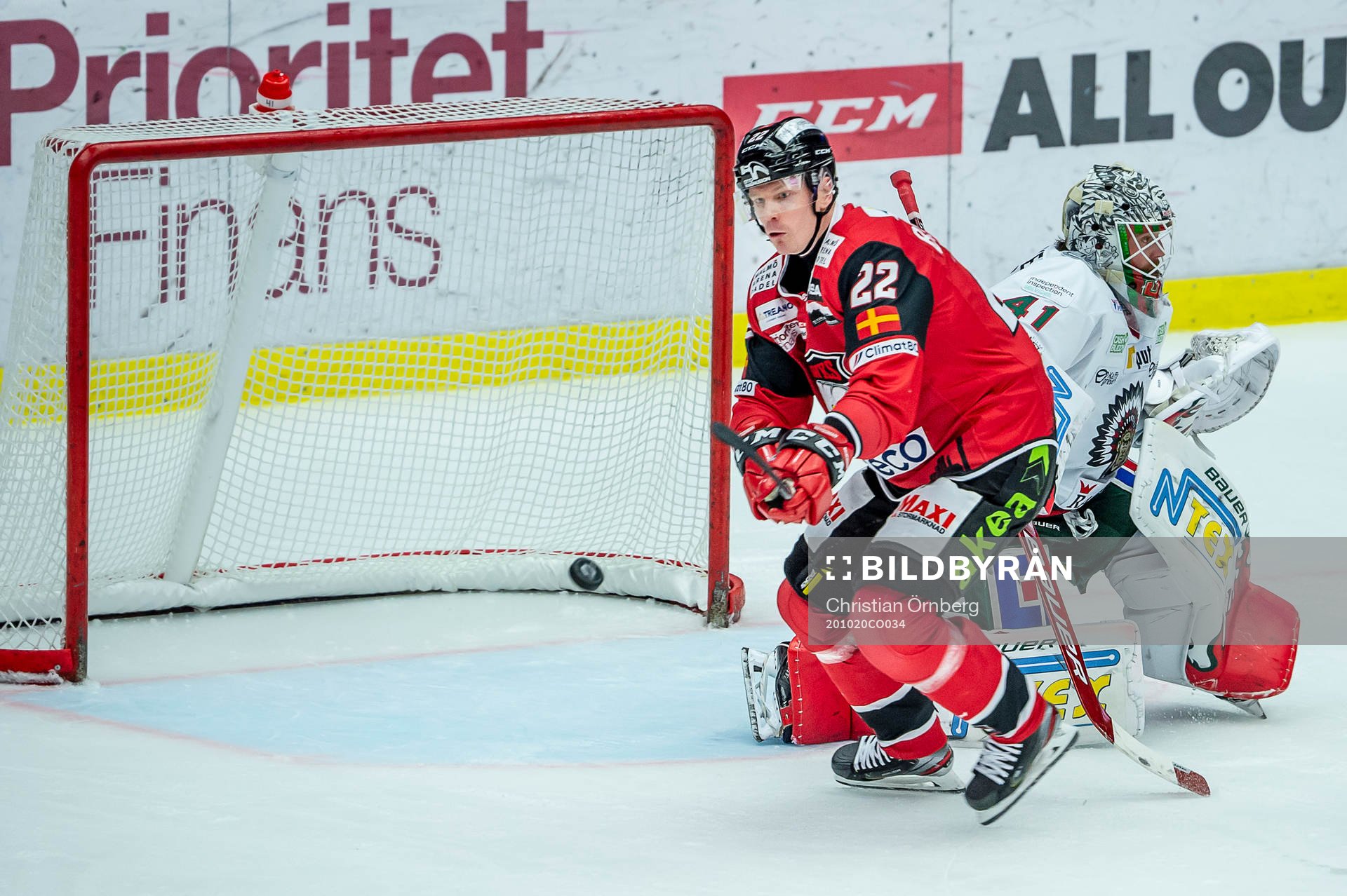 Malmö Redhawks Lars Bryggman mot Frölundas målvakt