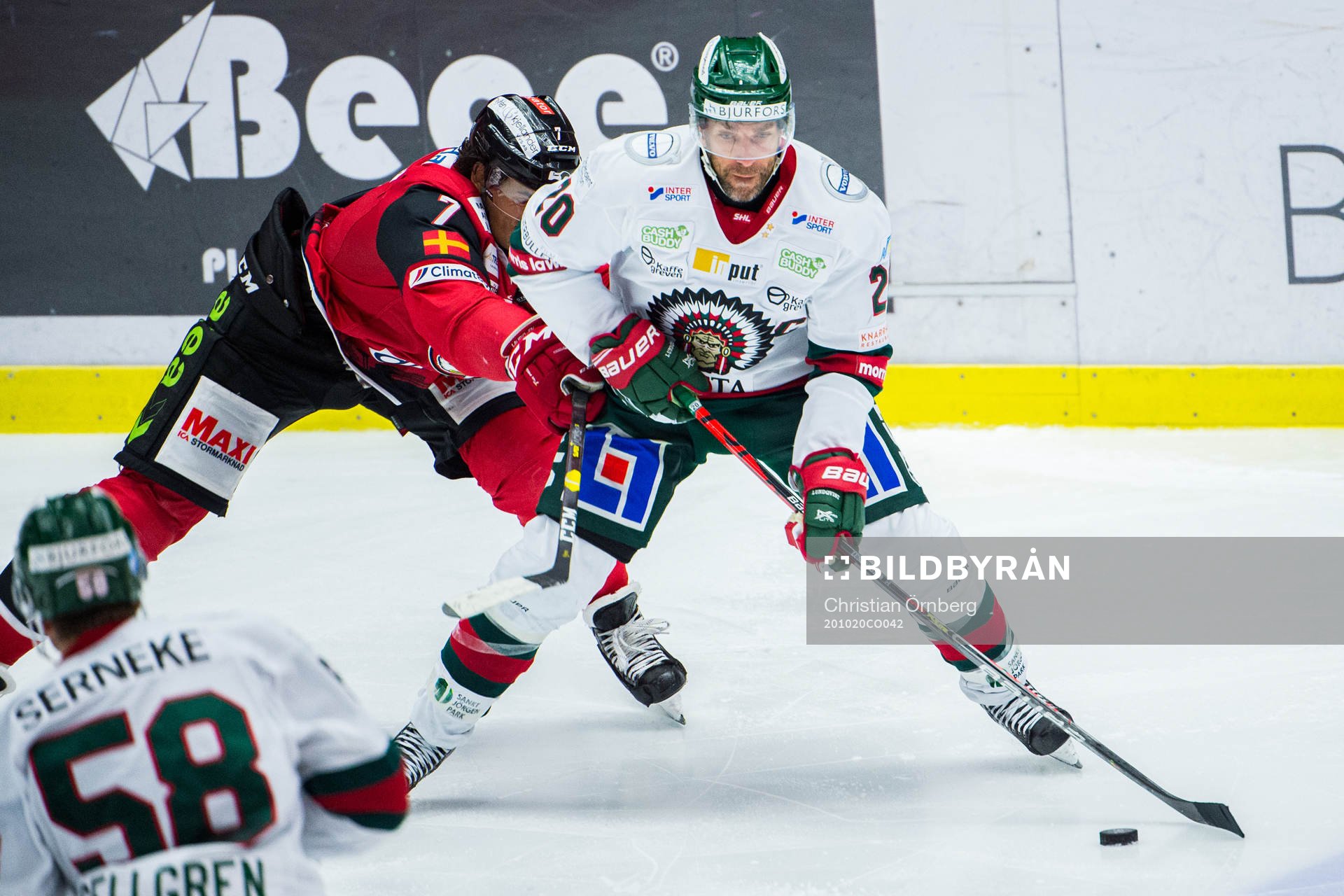 Frölundas Joel Lundqvist och Malmö Redhawks Oliver