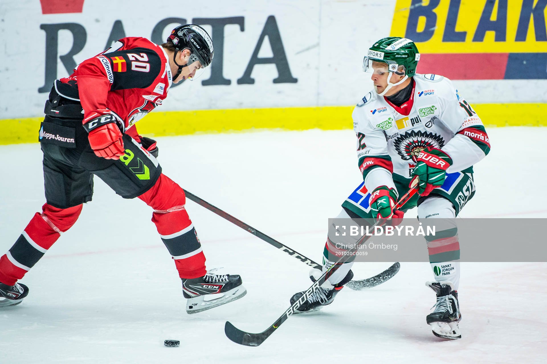 Malmö Redhawks Helge Grans mot Frölundas Max Friberg