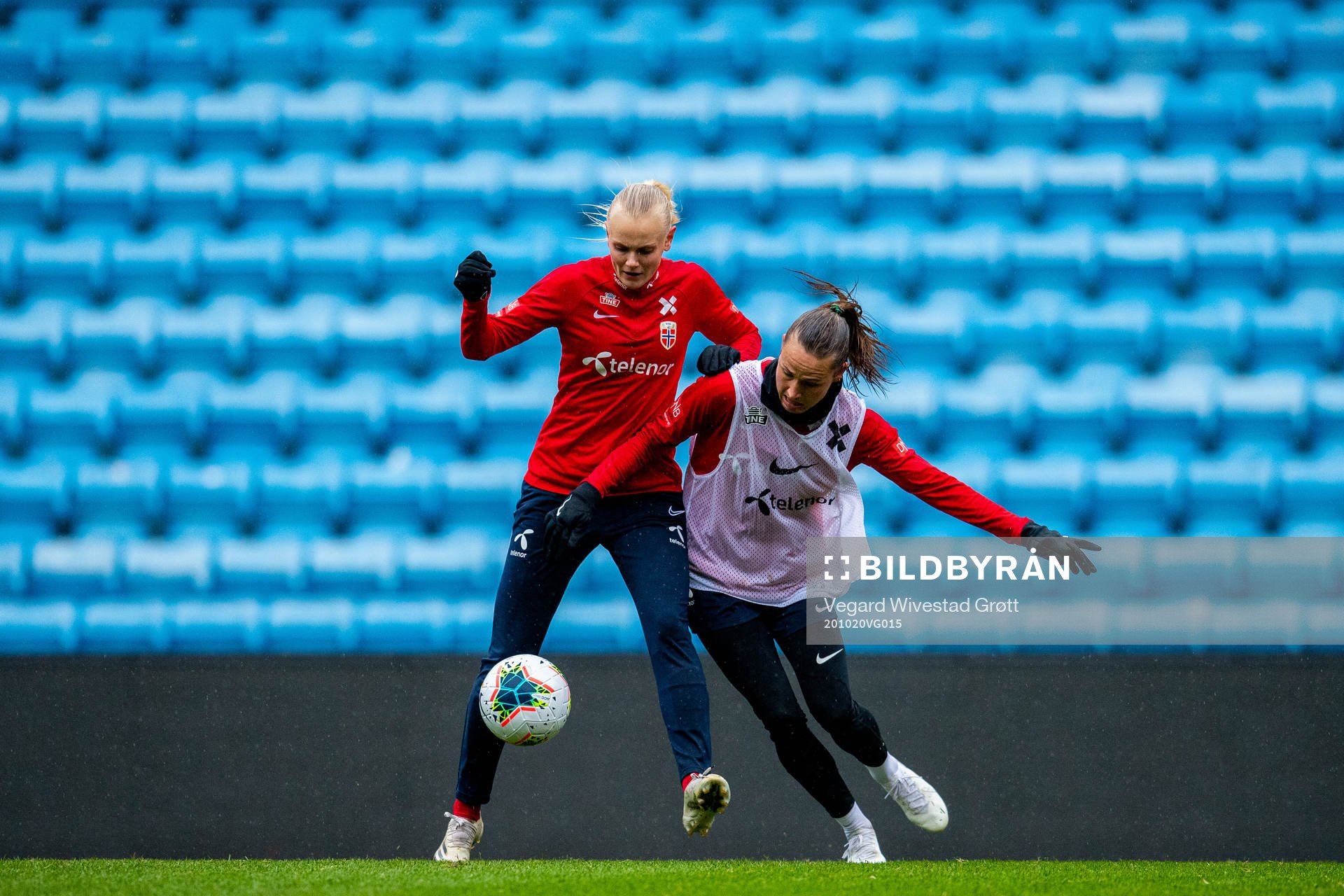 Karina Sævik and Caroline Graham Hansen of the Norwegian