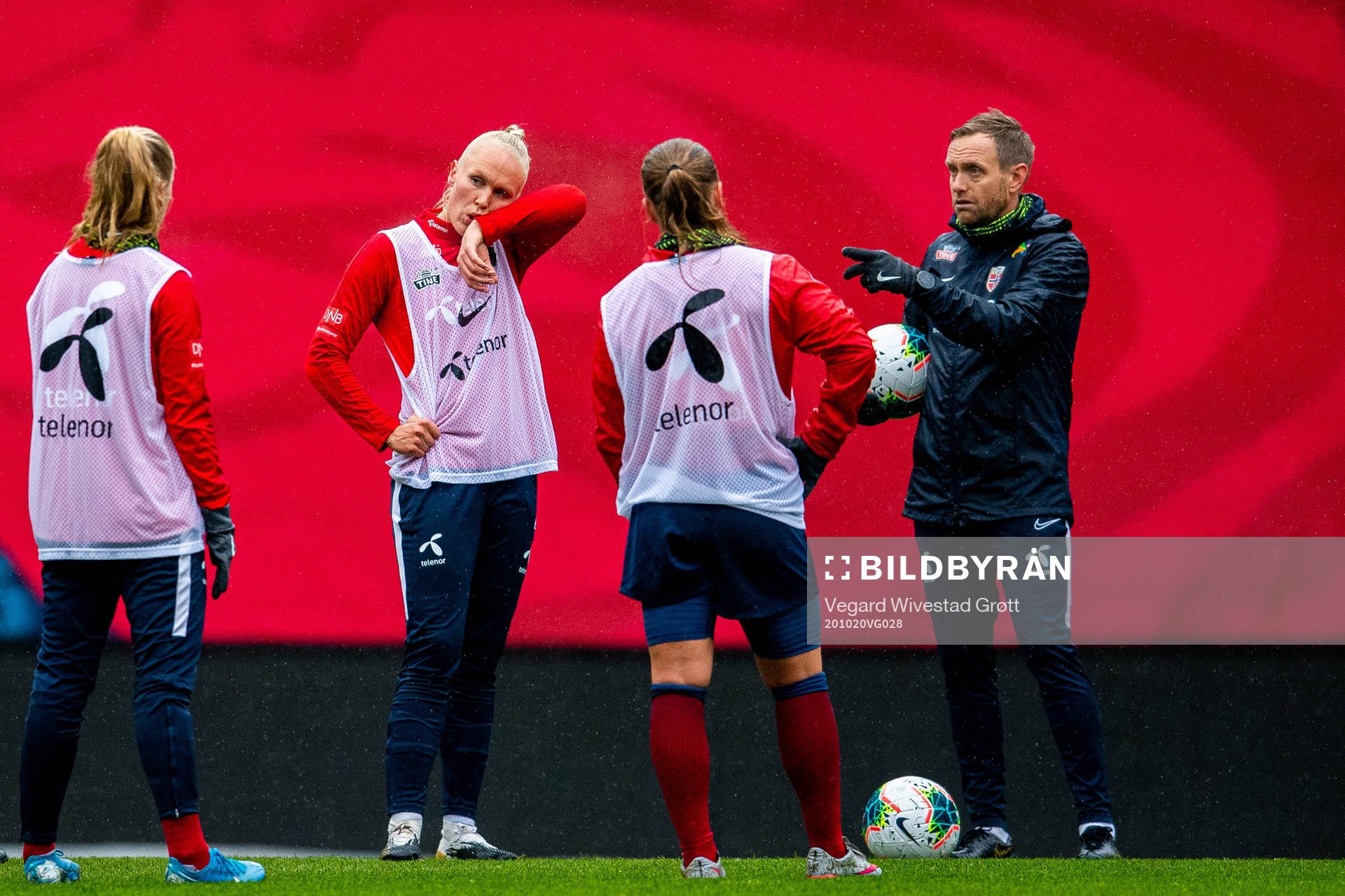 Maria Thorisdottir and Martin Sjögren, head coach of the