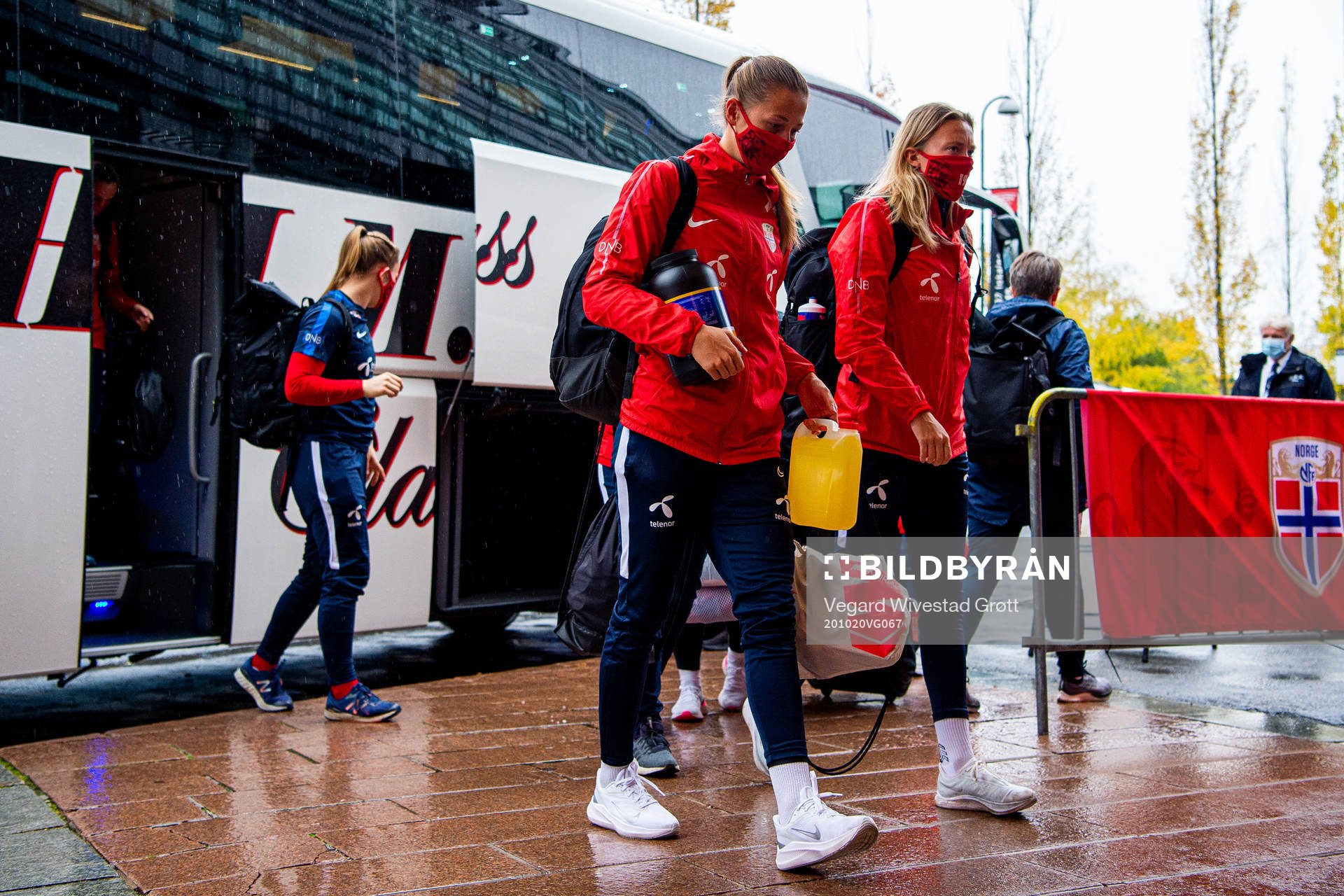 Goalkeeper Cecilie Fiskerstrand and Synne Sofie Kinden