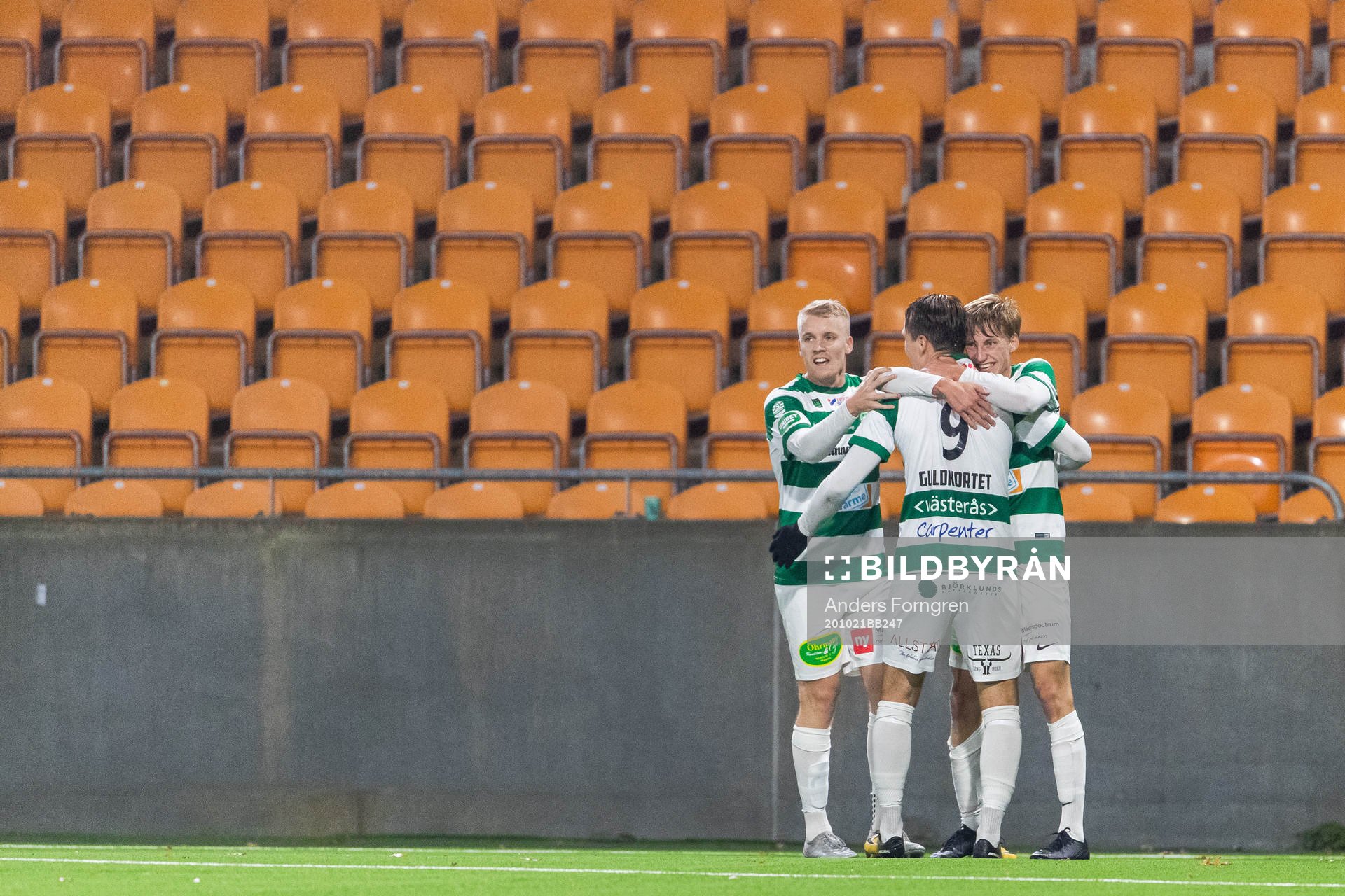 Västerås Albin Sporrong jublar med lagkamrater