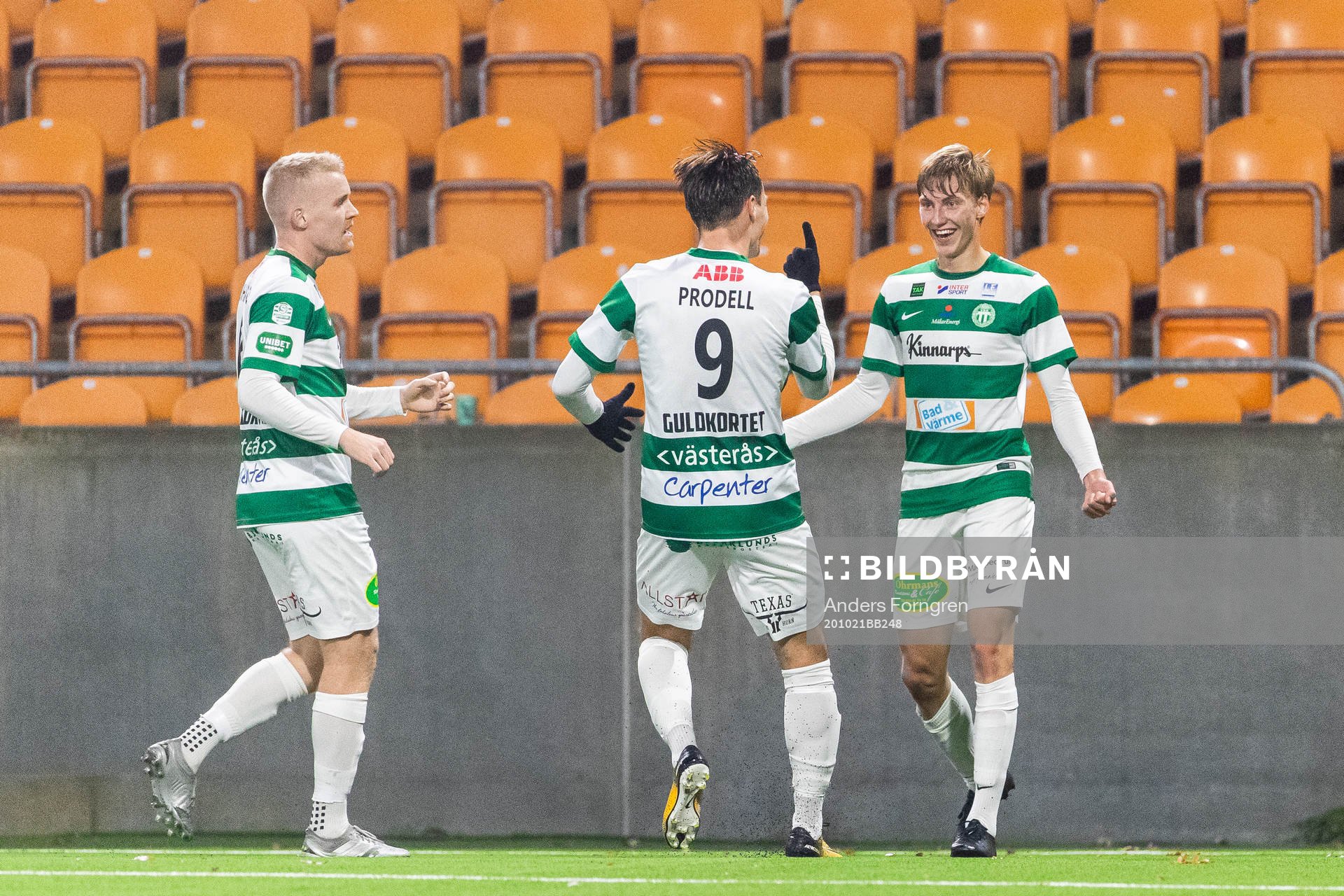 Västerås Albin Sporrong jublar med lagkamrater