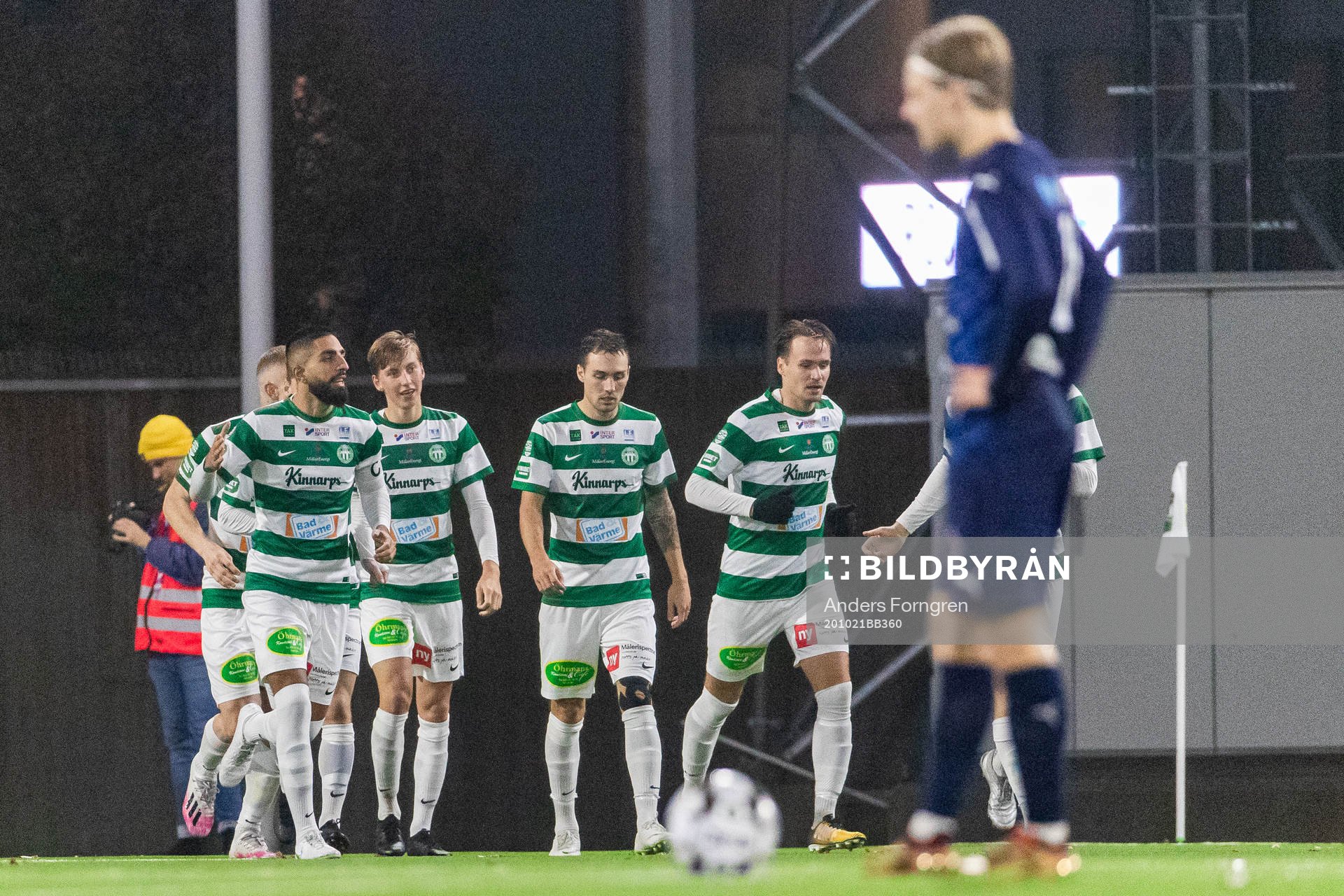 Västerås Viktor Prodell jublar med lagkamrater