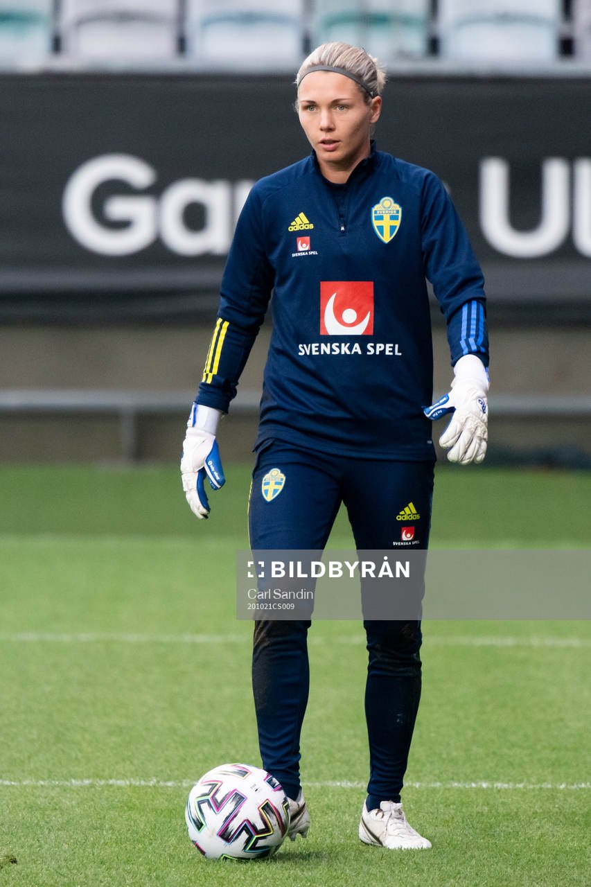 Goalkeeper Jennifer Falk