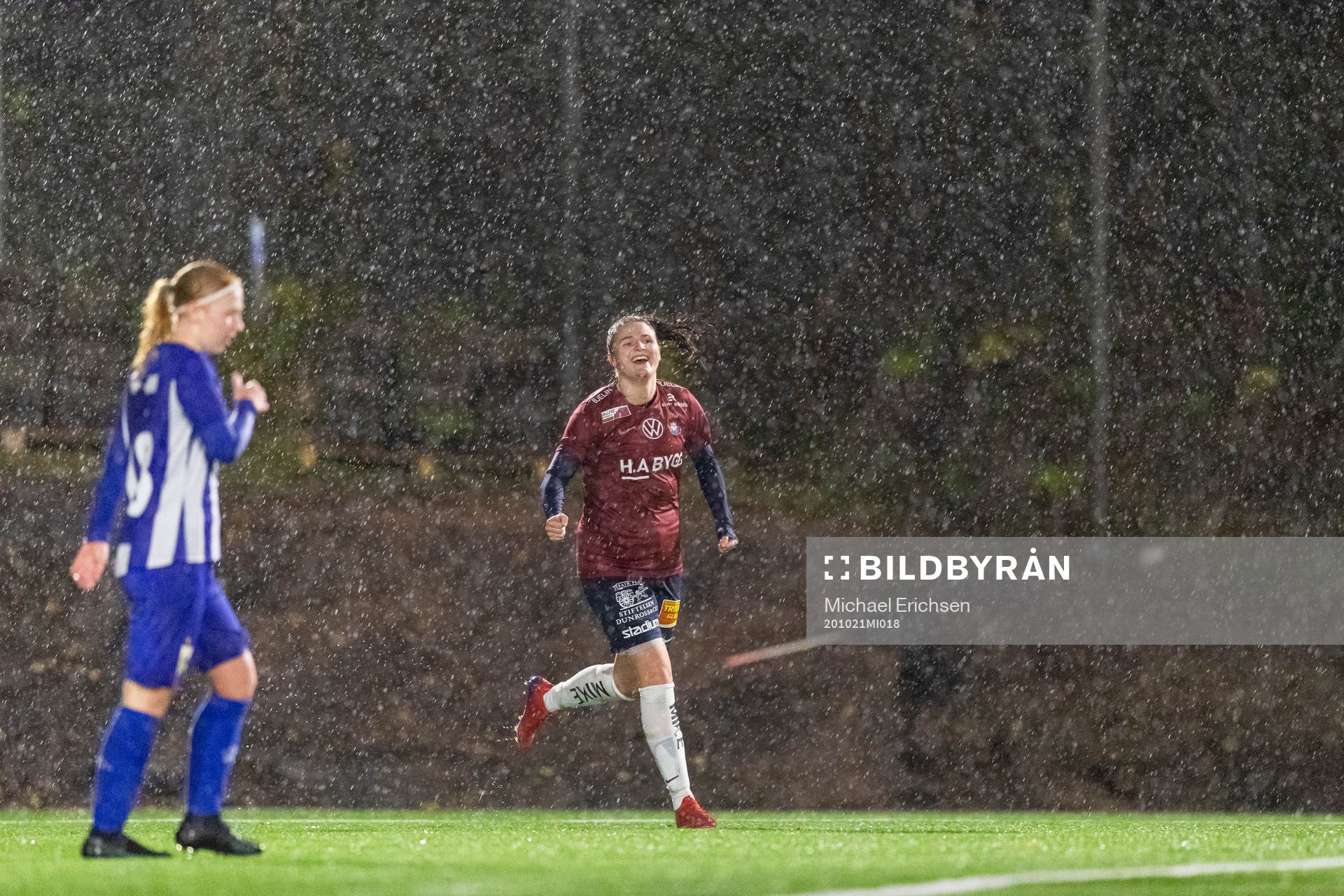Örgrytes Mikaela Utas jublar efter 3-0 under fotbollsmatchen i division 4 mellan Örgryte och IFK Göteborg den 21 oktober 2020 i Göteborg.