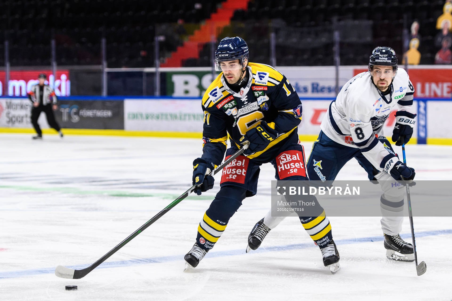 Södertäljes Evan Bouchard och Karlskogas Robin Carlsson