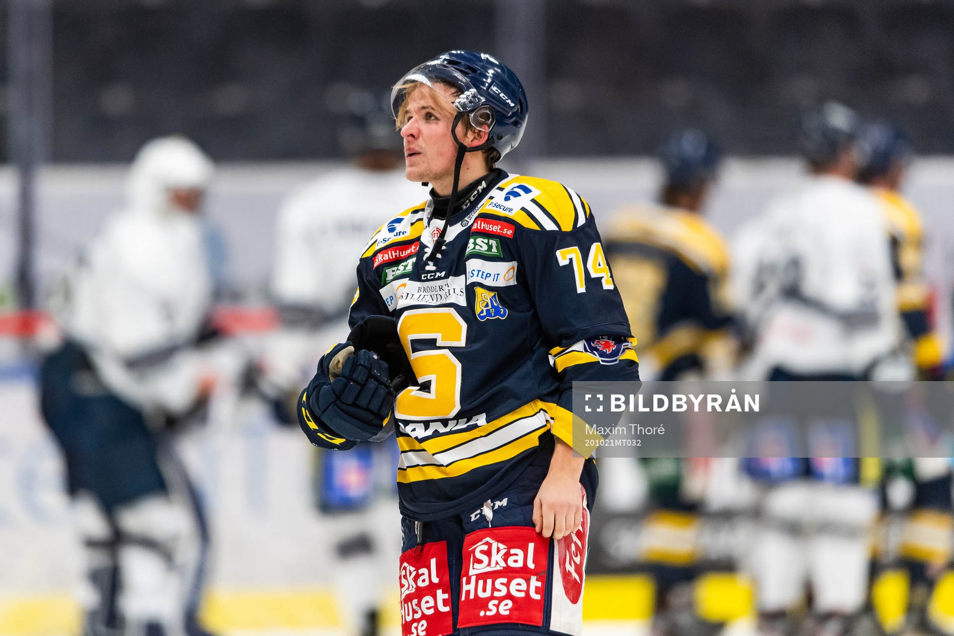 Södertäljes Rasmus Kahilainen visas ut
