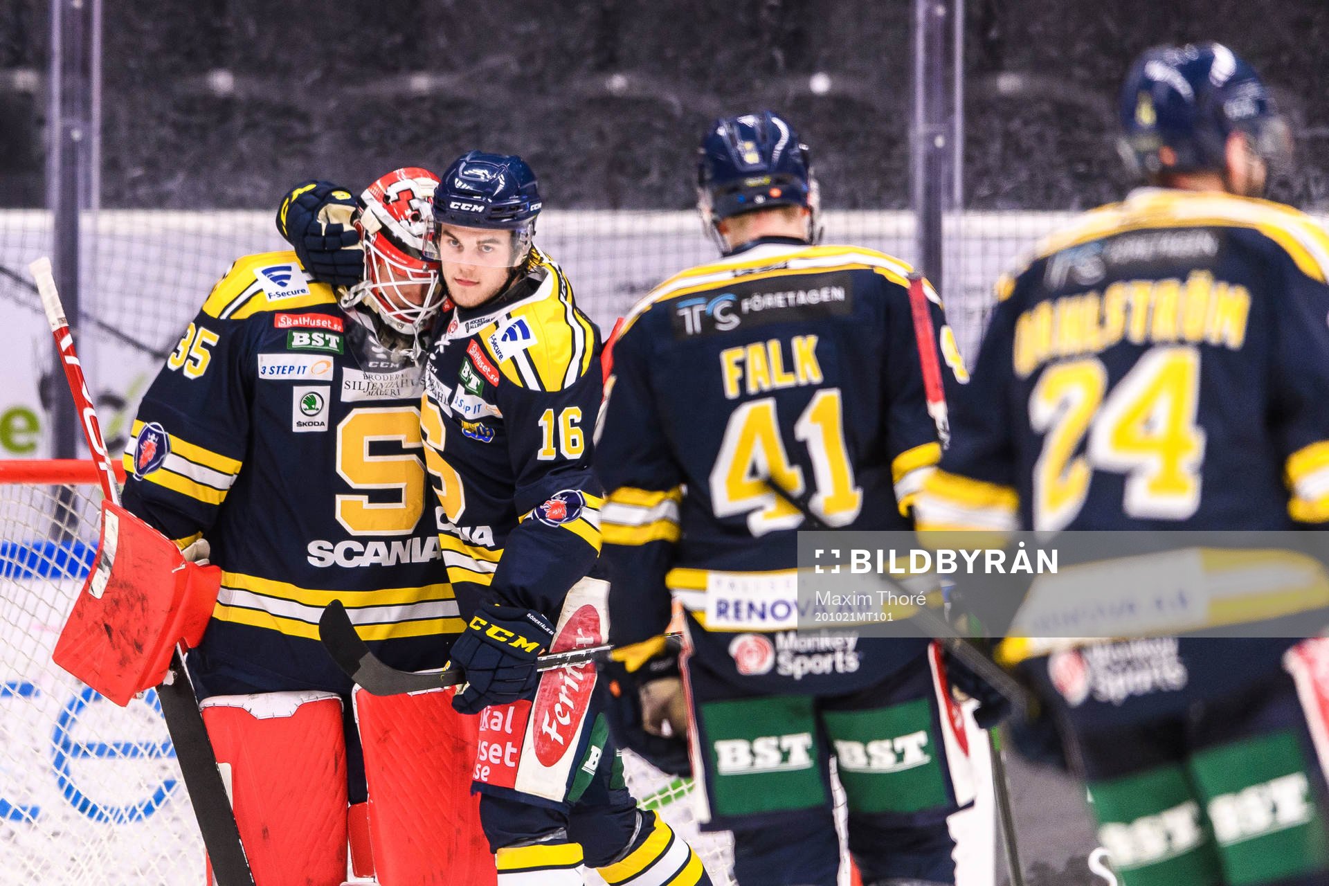Södertäljes målvakt Filip Gustavsson och Samuel Fagemo