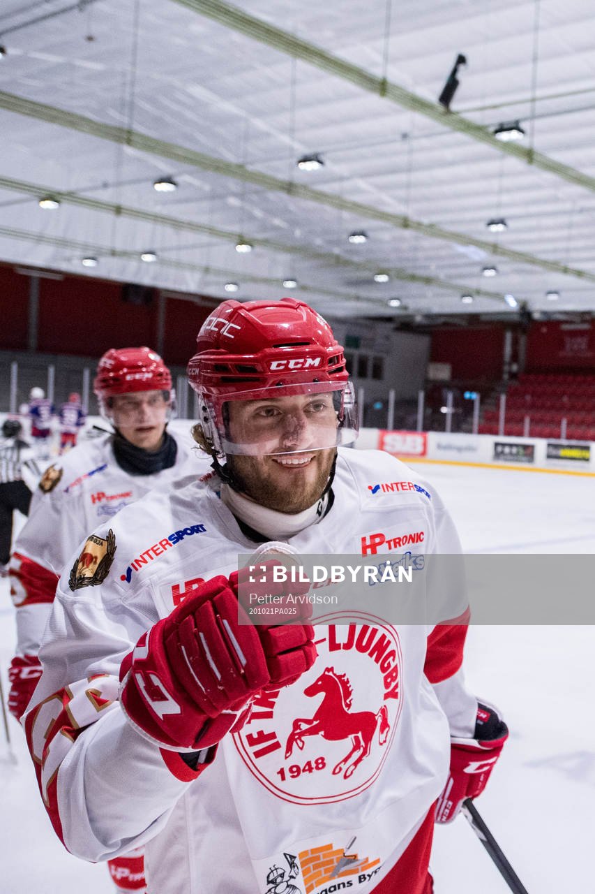 Trojas Måns Hansson jublar