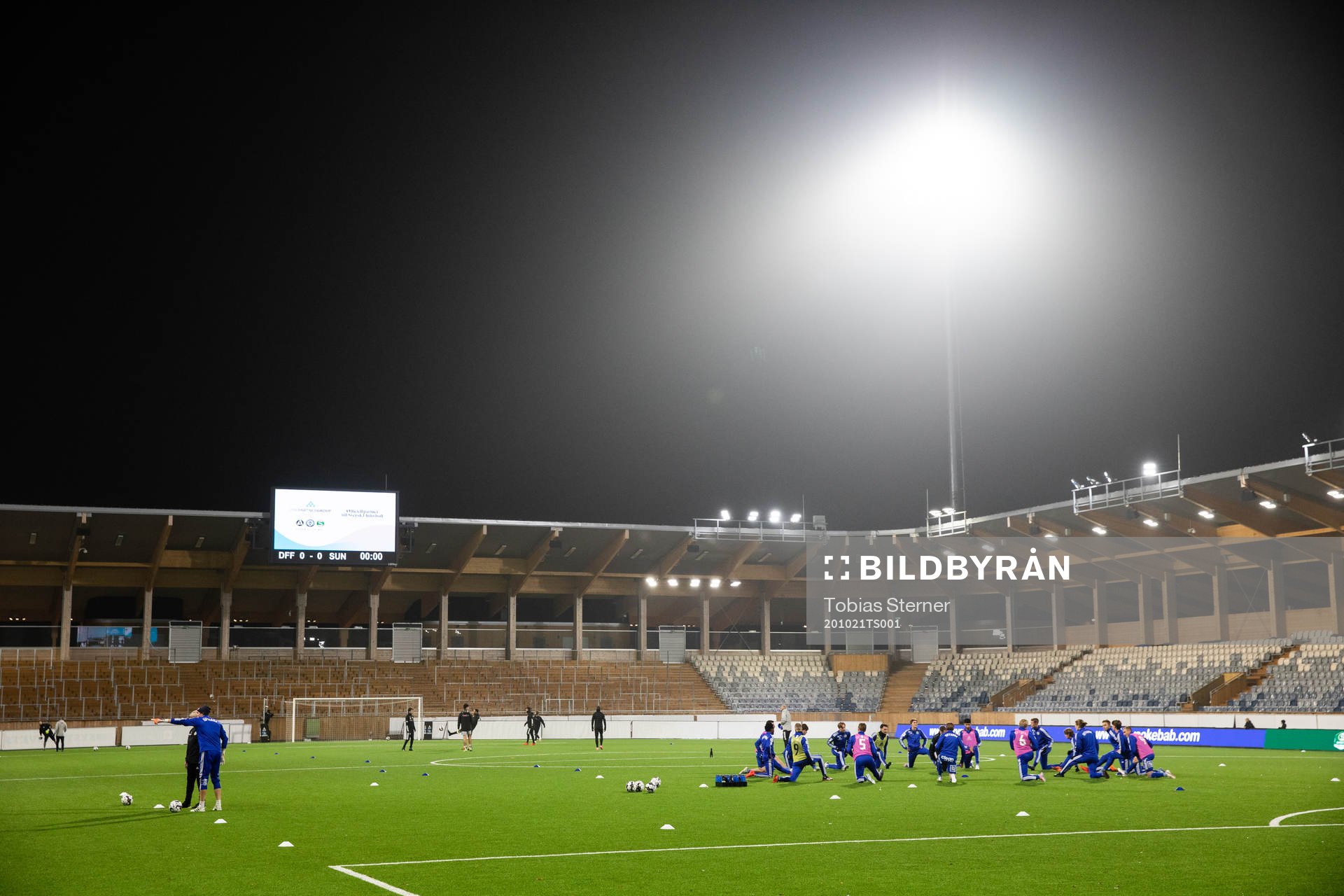 Spelare värmer upp på Studenternas