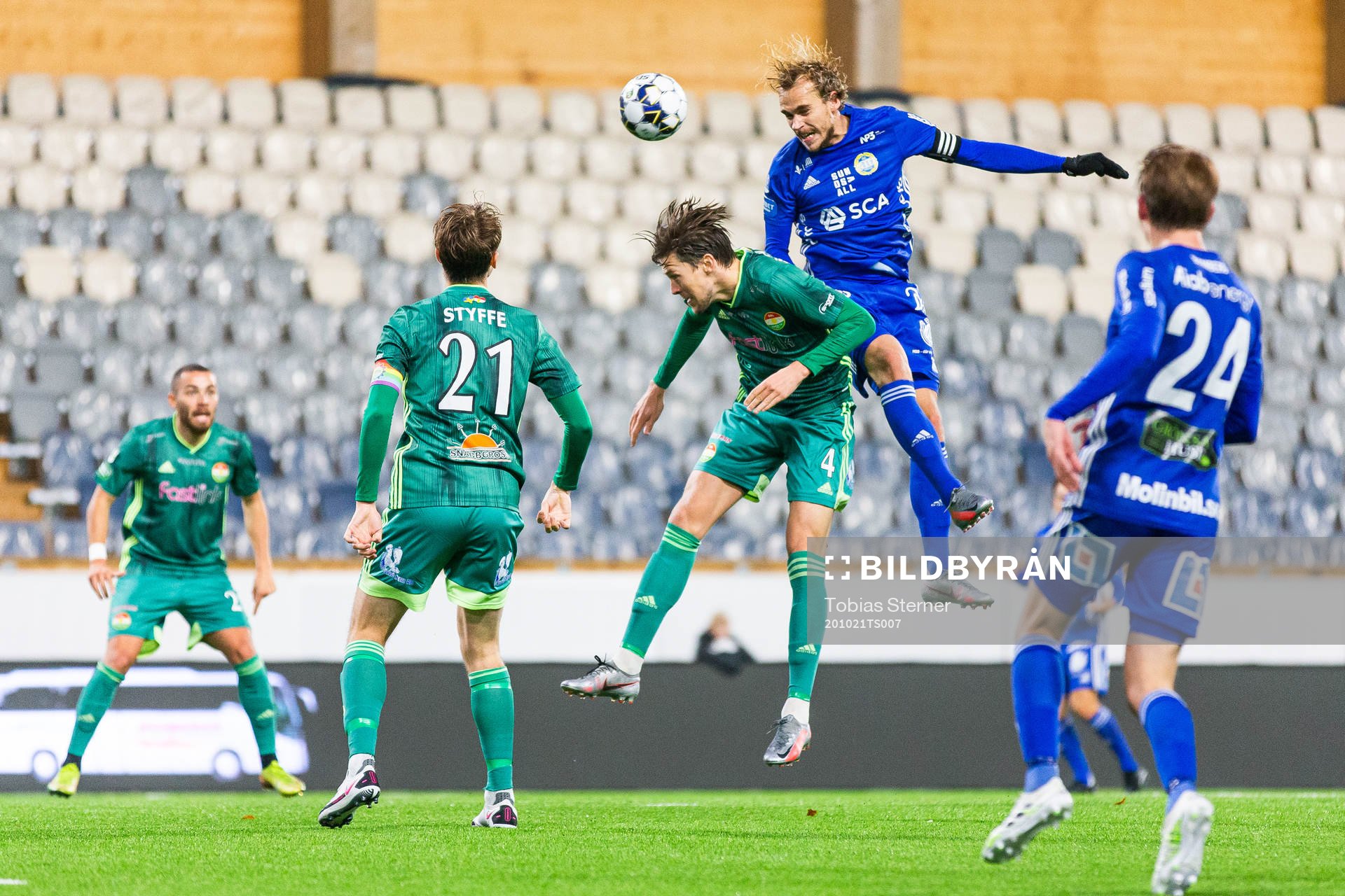Sundsvalls Pontus Engblom i nickduell med Dalkurds John