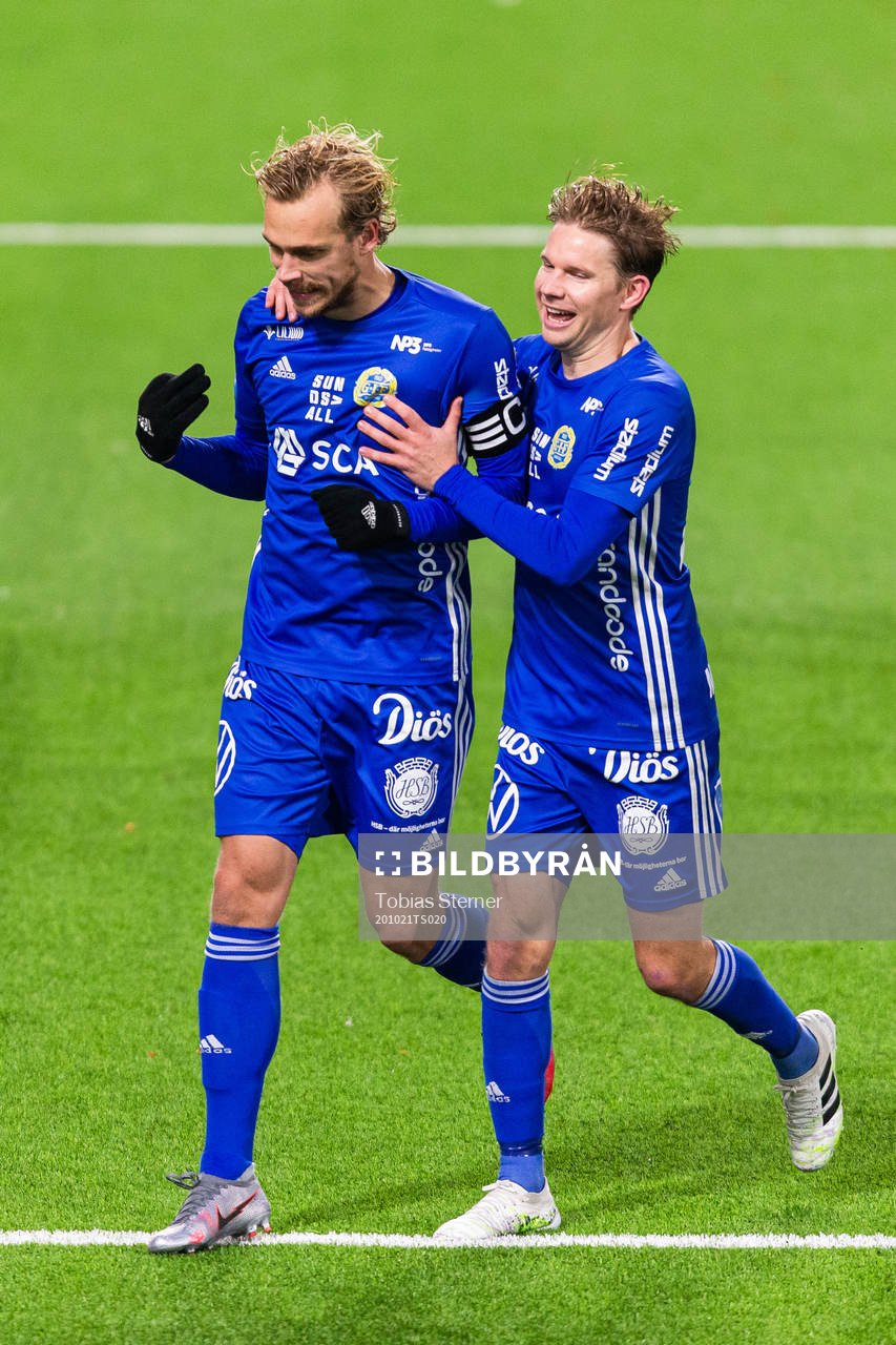 Sundsvalls Pontus Engblom jublar med Johan Blomberg