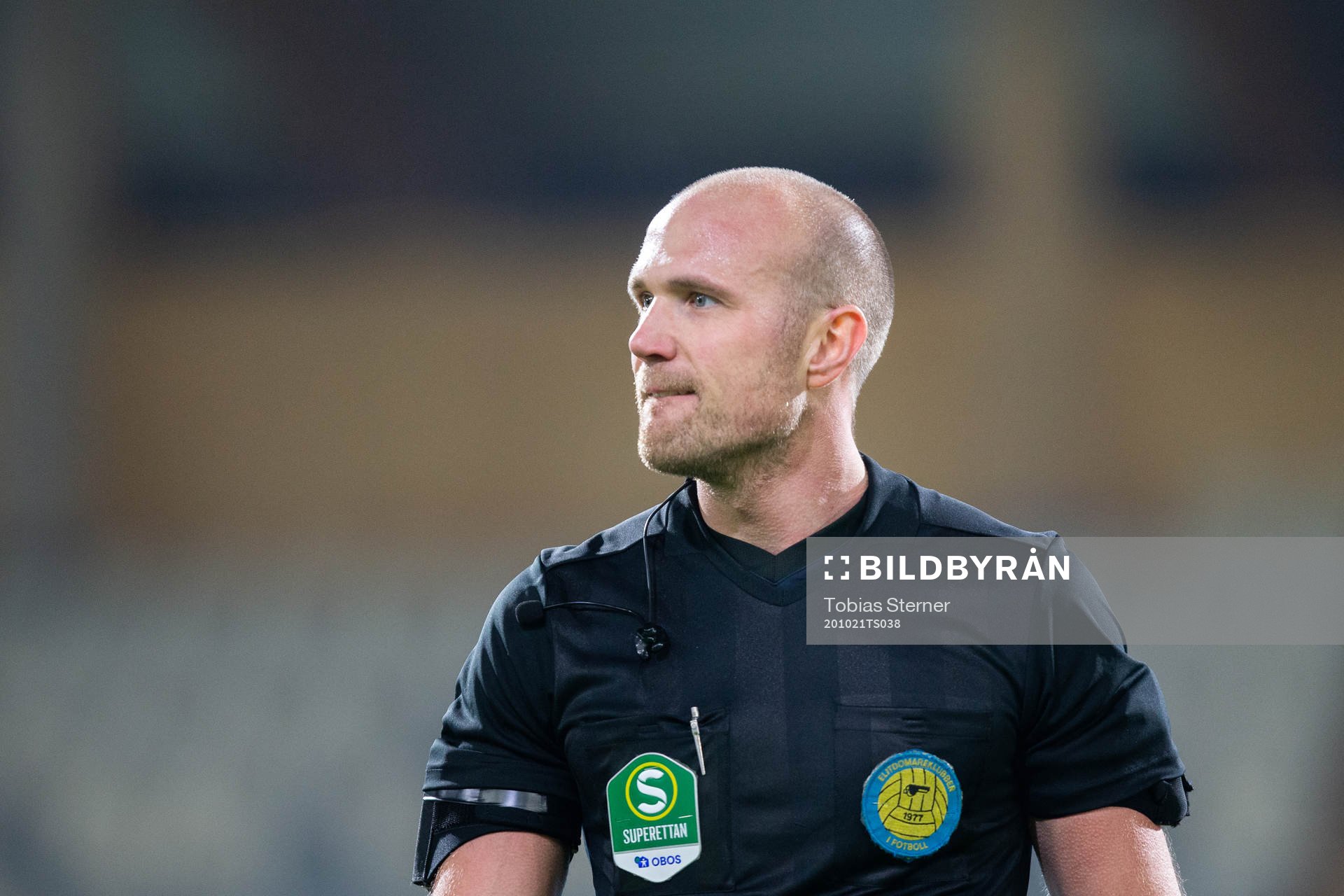 Domare Patrik Eriksson efter fotbollsmatchen i Superettan  mellan Dalkurd och GIF Sundsvall den 21 oktober 2020 i Uppsala.