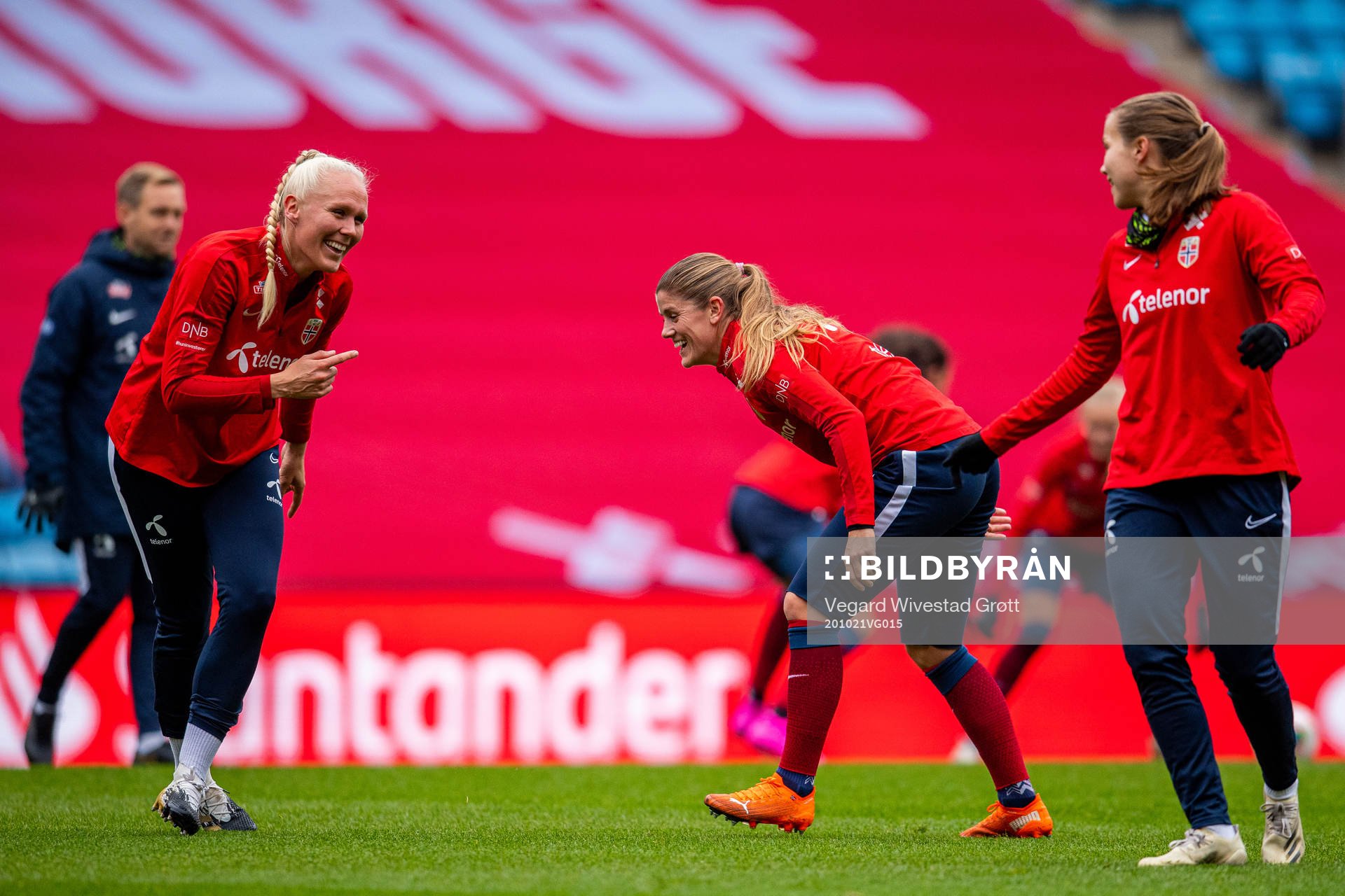 Maria Thorisdottir, Maren Mjelde and Guro Reiten of the
