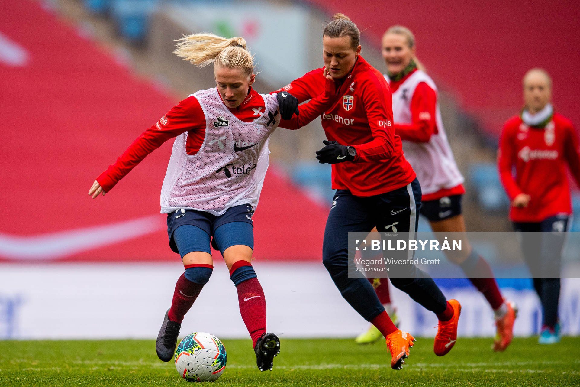 Thea Bjelde and Kristine Minde of the Norwegian women’s