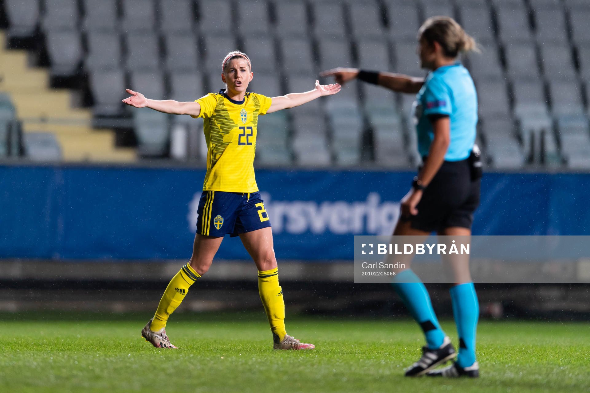  Olivia Schough of Sweden reacts