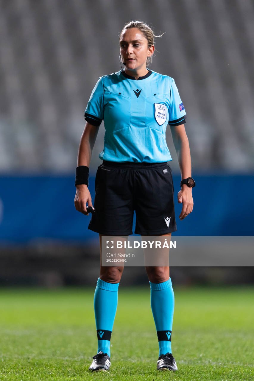 Referee Maria Marotta