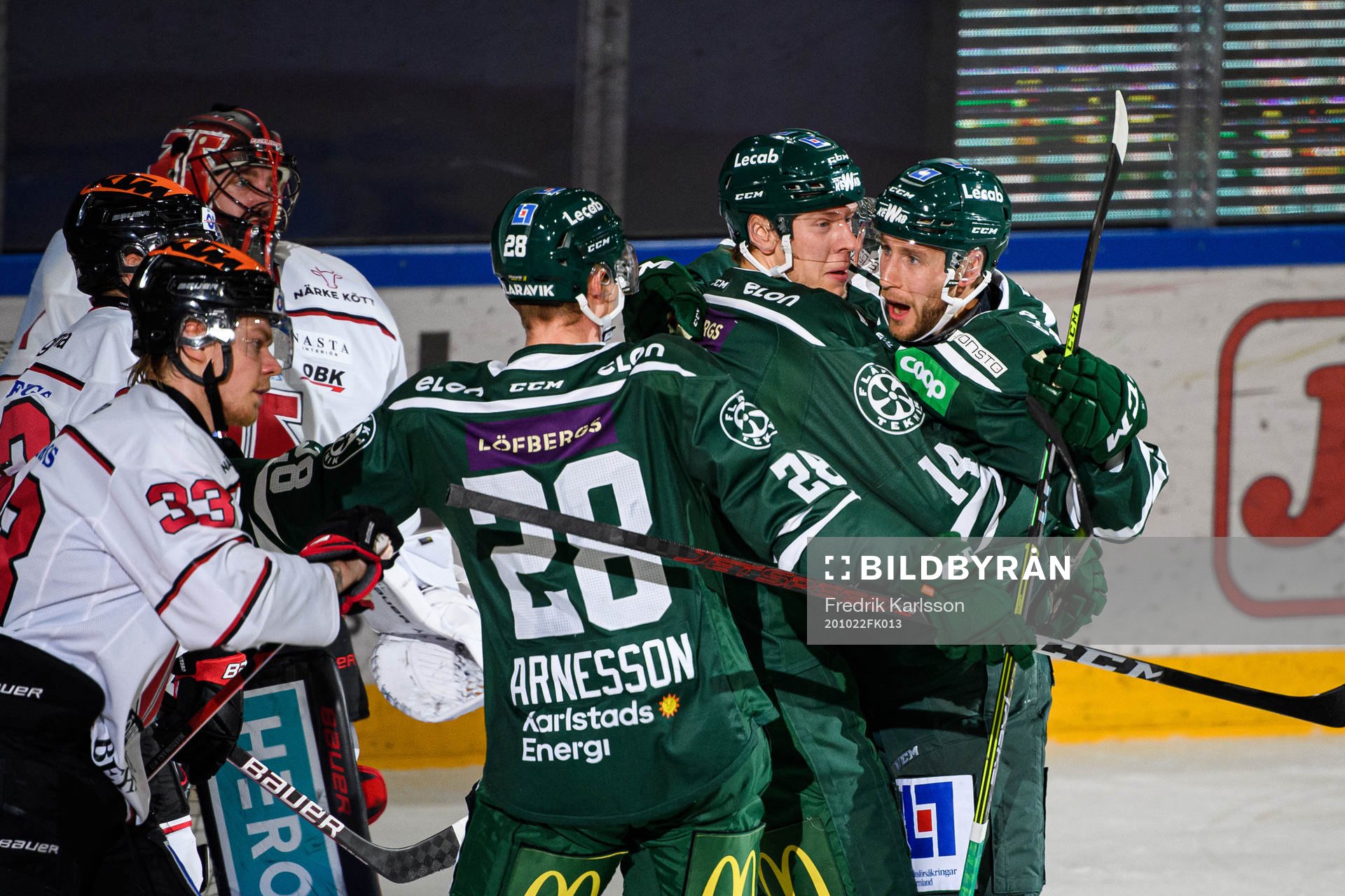 Färjestads Victor Ejdsell och Per Åslund jublar