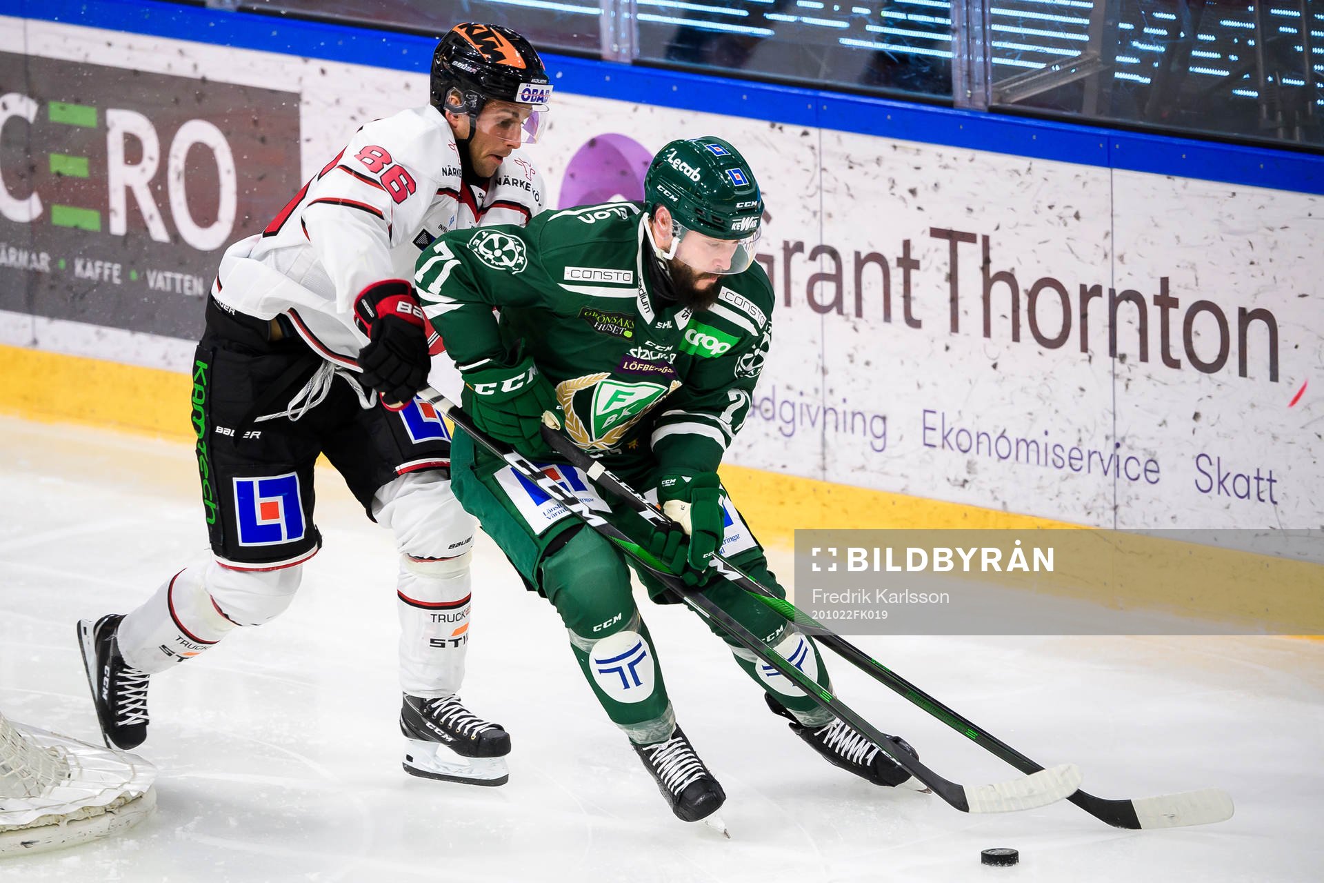Örebros Mathias Bromé och Färjestads Jesse Virtanen