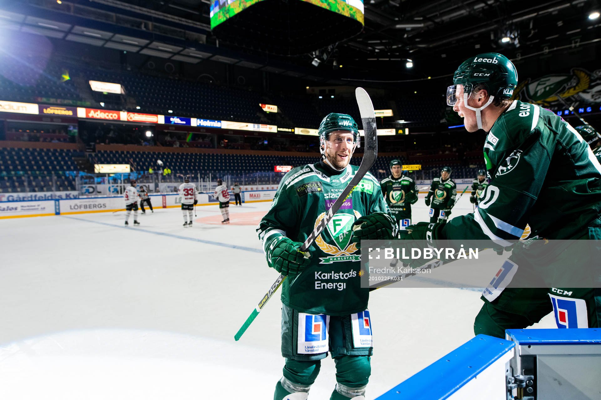 Färjestads Per Åslund och Olle Lycksell  jublar